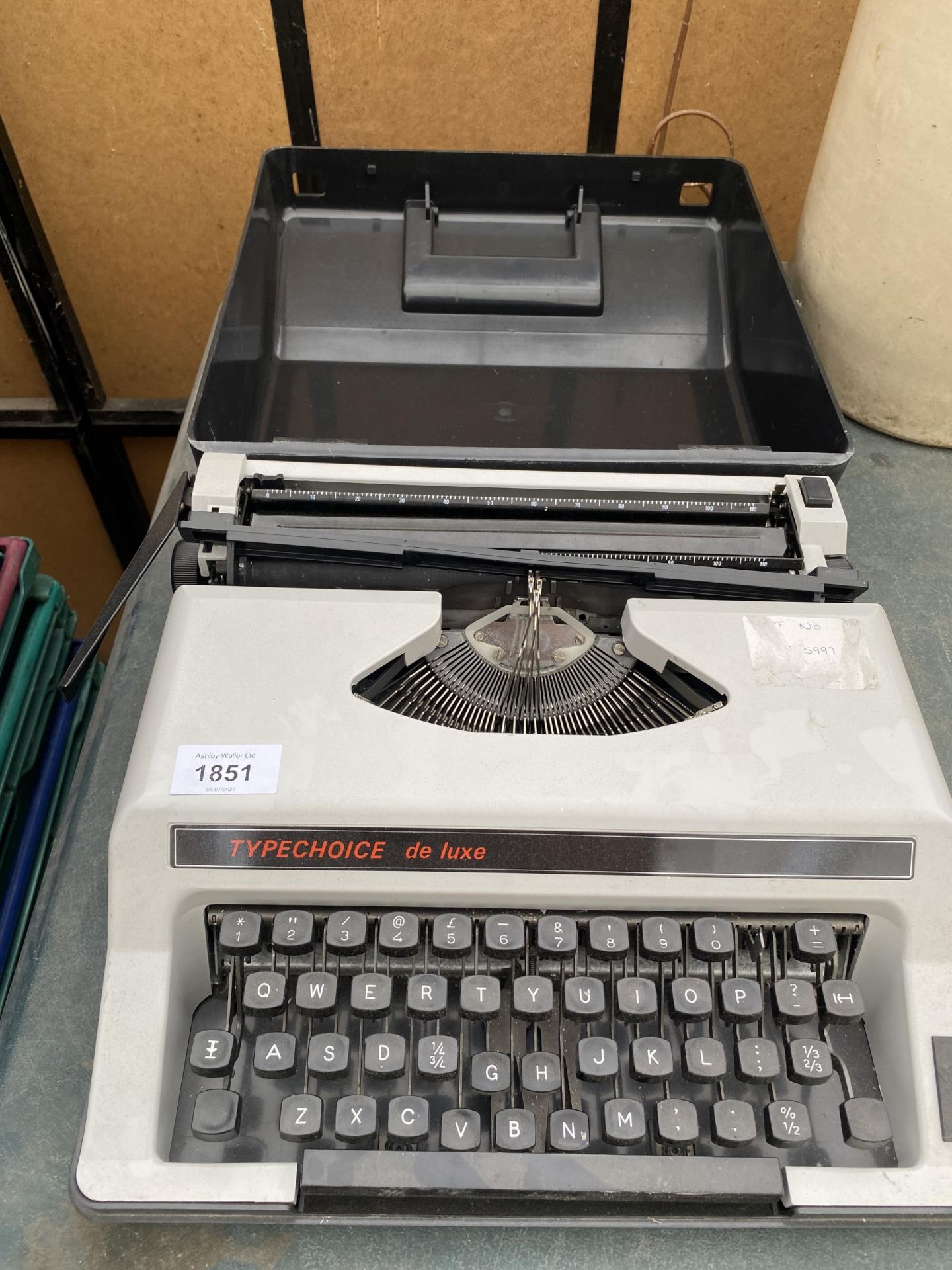 A TYPECHOICE DE LUXE TYPE WRITER