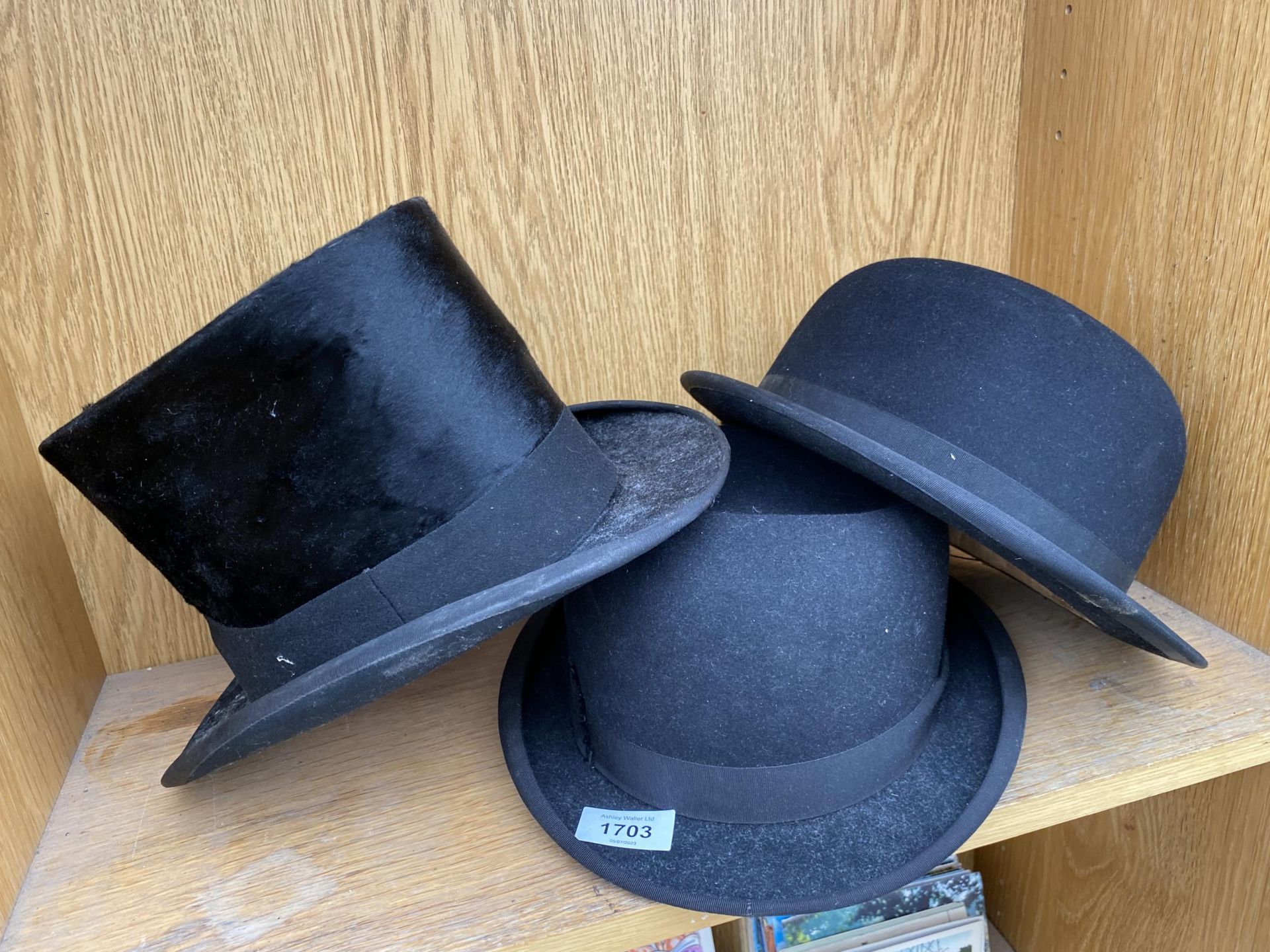 TWO VINTAGE BOWLER HATS AND A VINTAGE TOP HAT BEARING THE NAME CUNNINGHAM & CO - Image 5 of 5