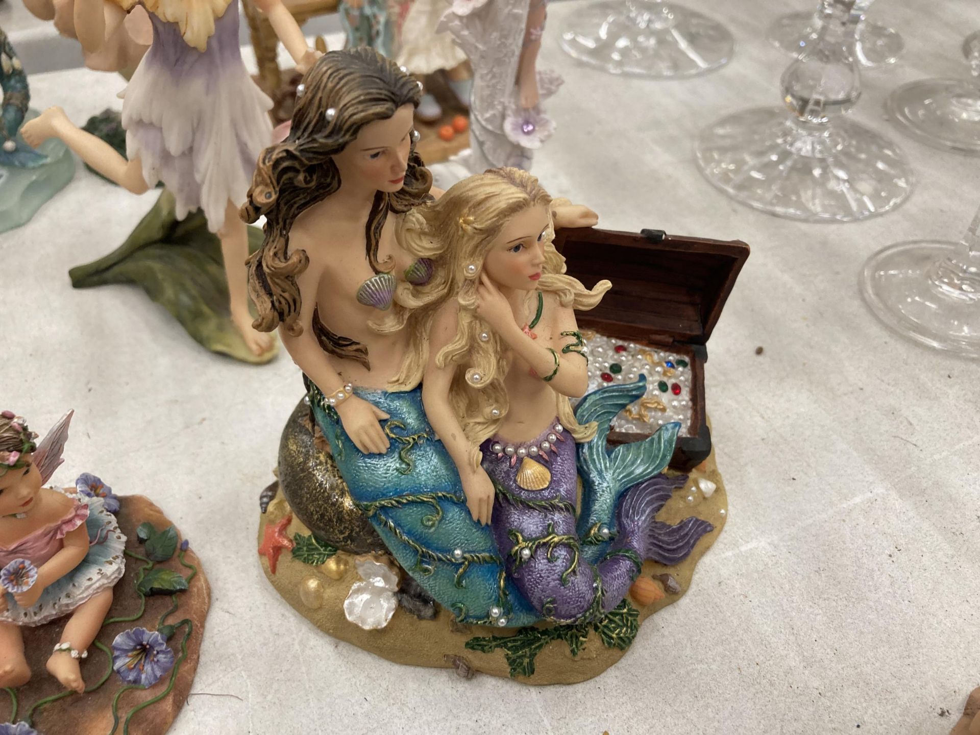 A LARGE COLLECTION OF LEONARDO FIGURES TO INCLUDE FAIRIES, ETC - SOME LIMITED EDITION - Image 5 of 5