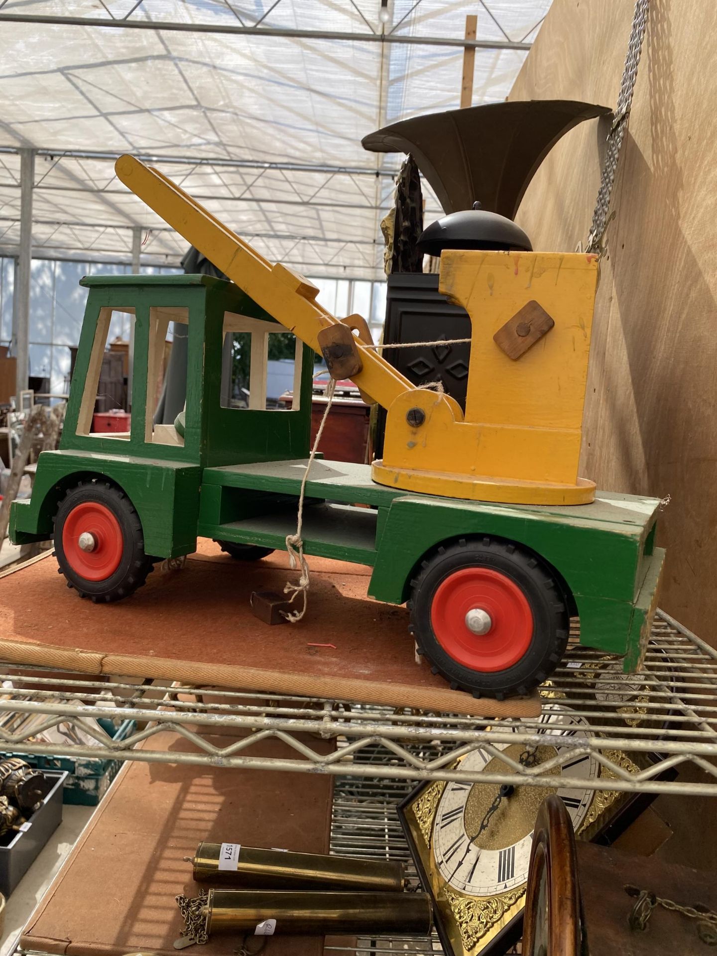 A VINTAGE WOODEN CHILDRENS TOY CRANE - Image 2 of 6