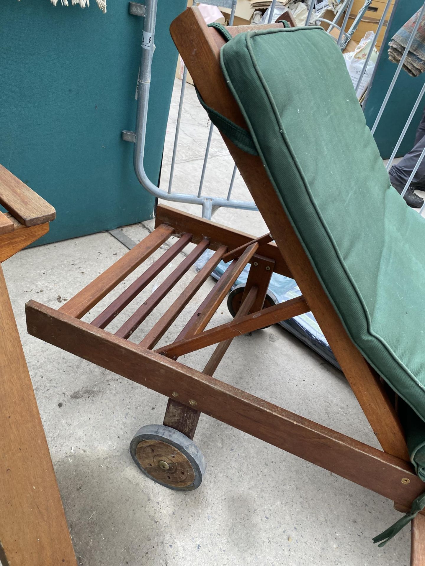 A TEAK GARDEN SUN LOUNGER WITH CUSHION - Image 3 of 4