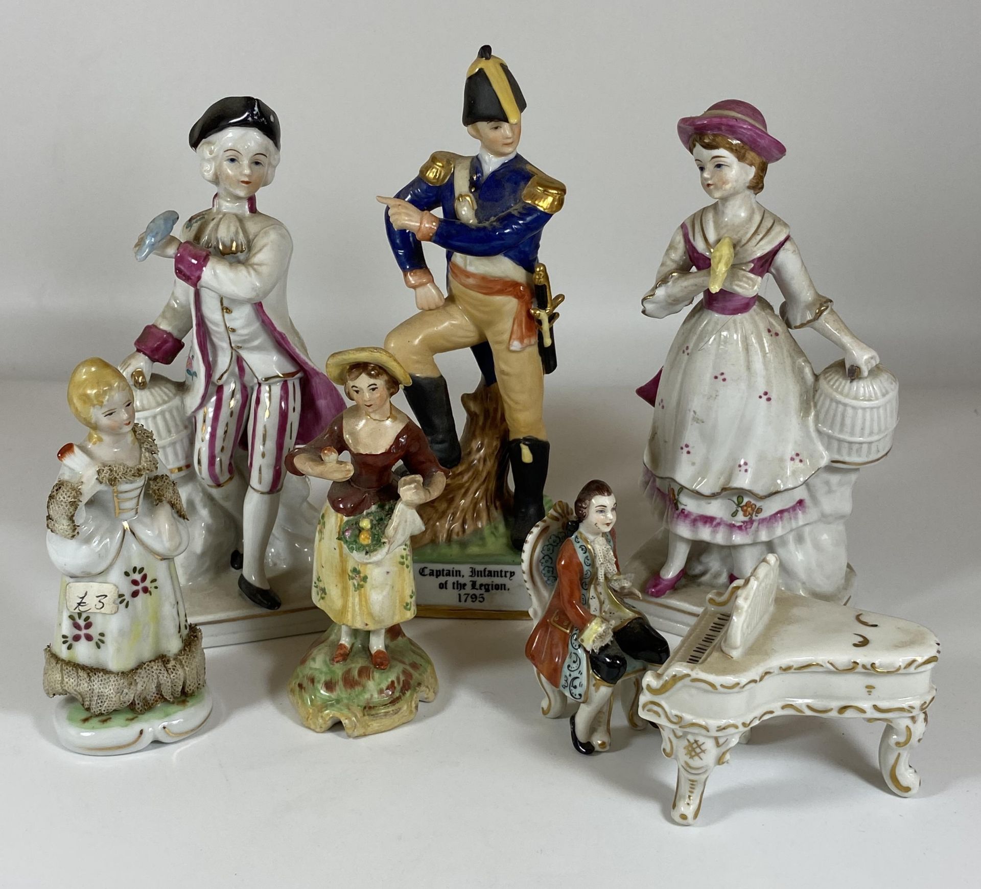 A COLLECTION OF CONTINENTAL FIGURES TO INCLUDE 'MZ' DRESDEN PIANO PLAYER, OFFICER SOLDIER FIGURE ETC