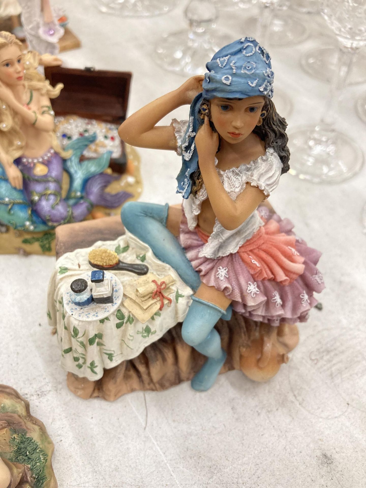 A LARGE COLLECTION OF LEONARDO FIGURES TO INCLUDE FAIRIES, ETC - SOME LIMITED EDITION - Image 3 of 5