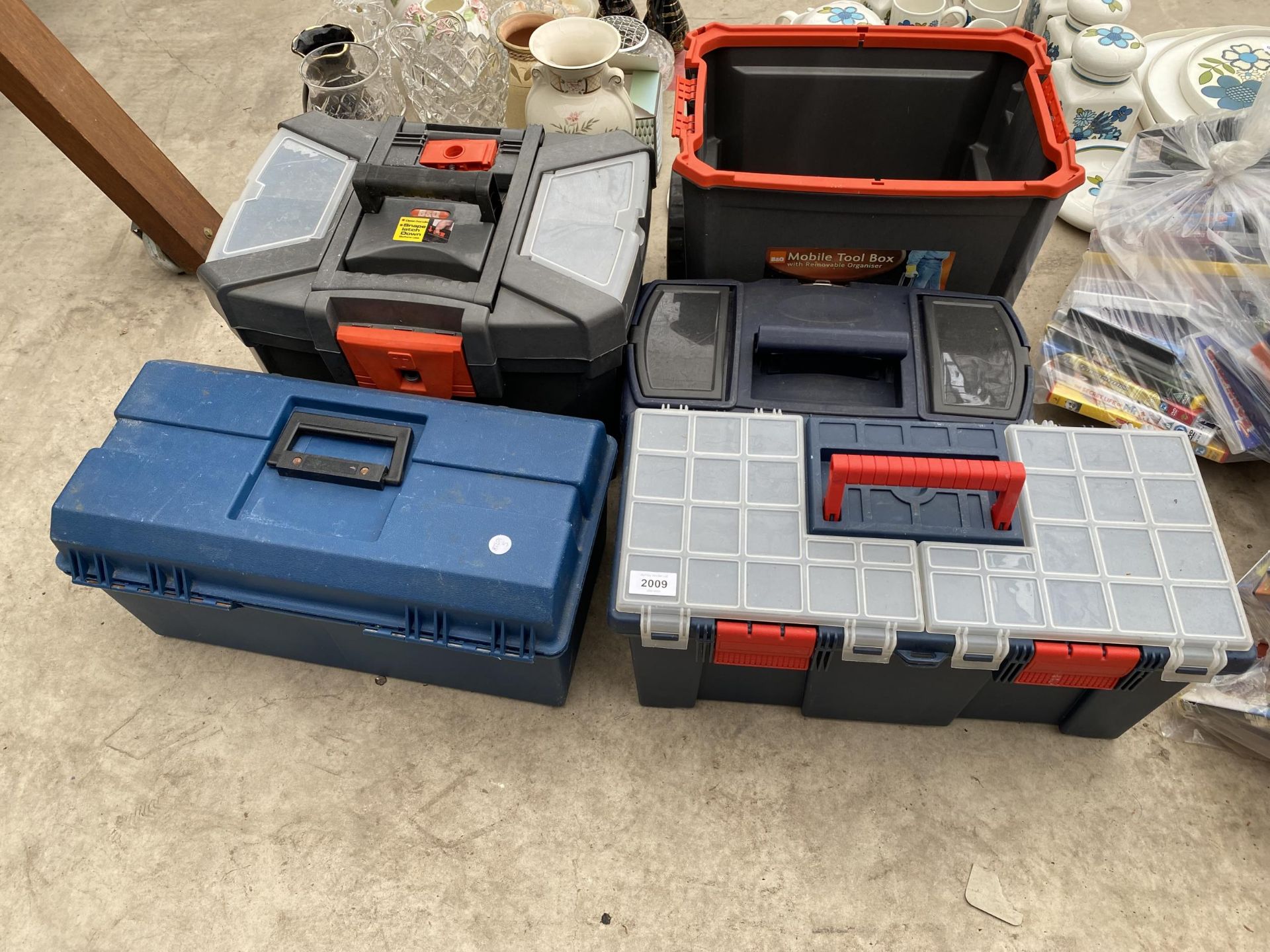 FIVE EMPTY PLASTIC TOOL BOXES - Bild 2 aus 3