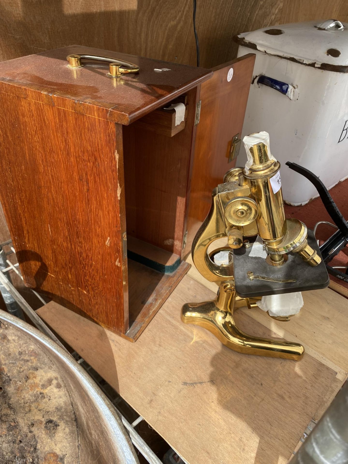 A VINTAGE BRASS 'FLATTERS & GARNETTS' MANCHESTER PRECISION 4775 MICROSCOPE - Image 4 of 4