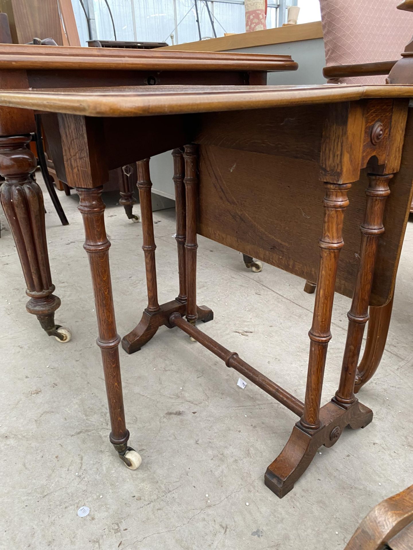 A VICTORIAN OAK SUTHERLAND TABLE, 31X24" OPENED - Image 3 of 4