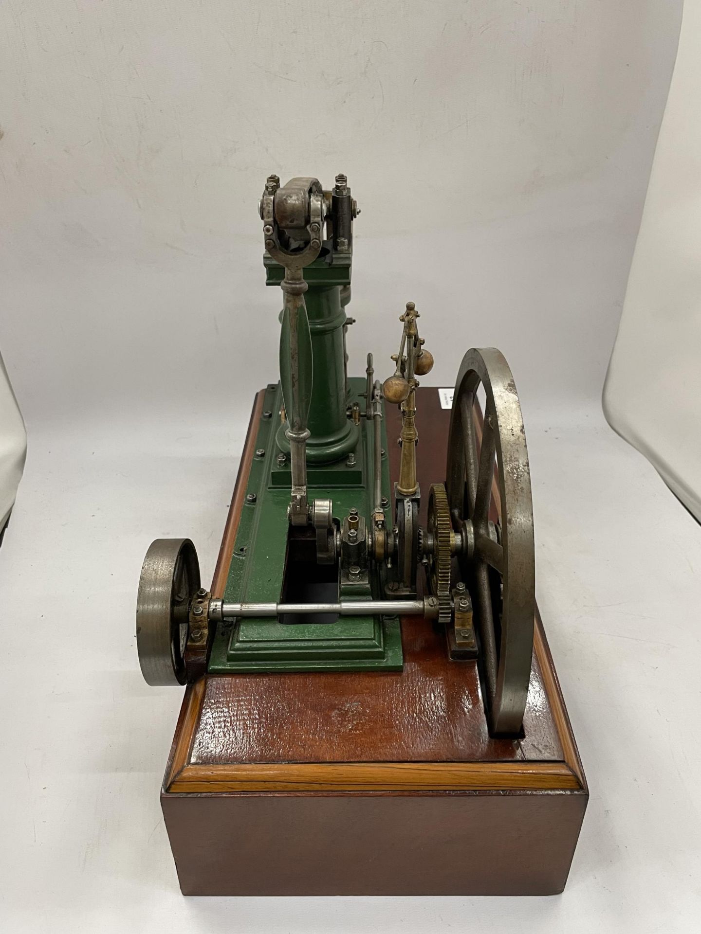 A VINTAGE STATIONARY STEAM ENGINE WHICH CAN RUN OFF COMPRESSED AIR OR STEAM - Image 3 of 6