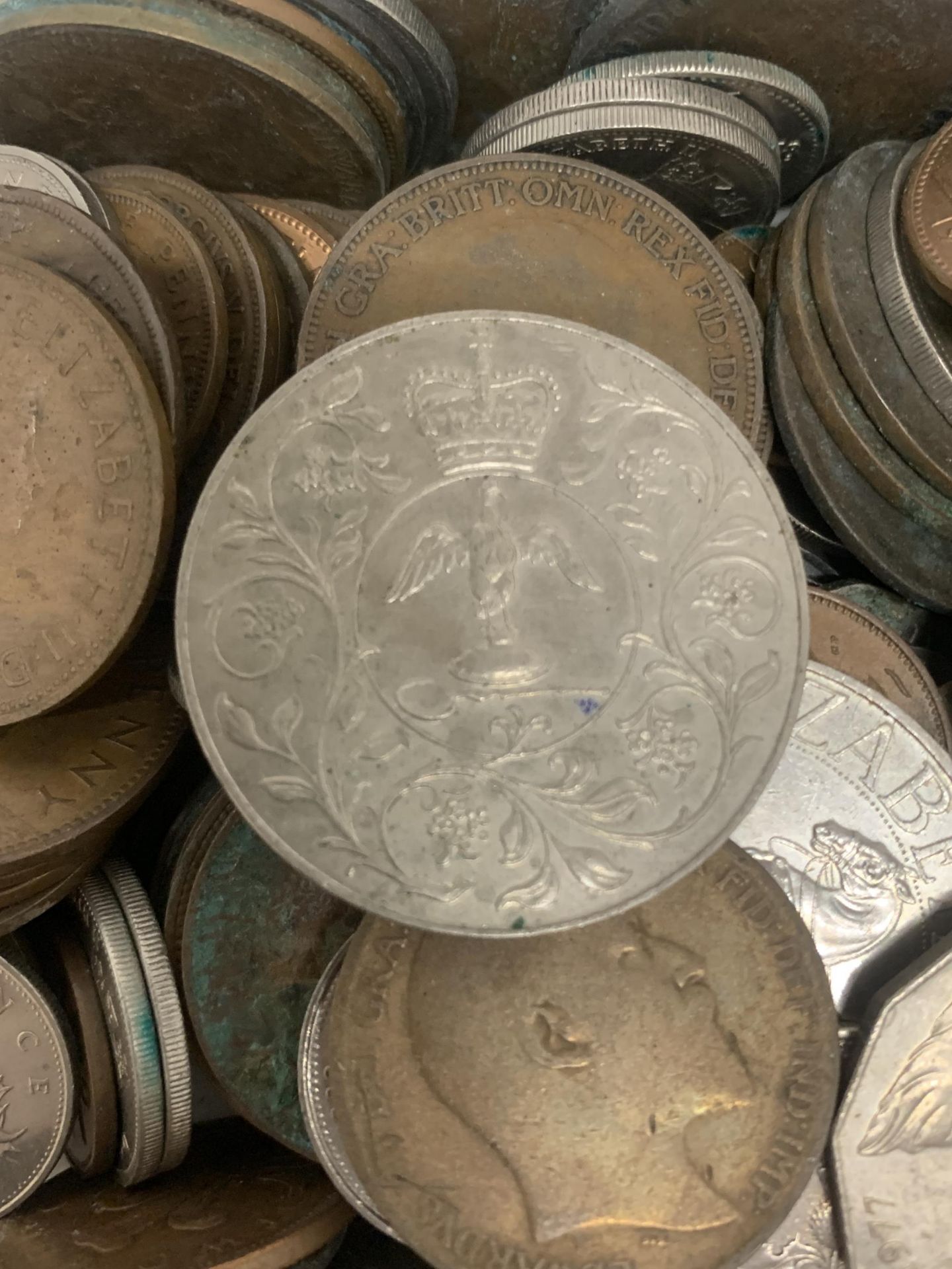 A QUANTITY OF VINTAGE COINS TO INCLUDE PRE-DECIMAL - Image 4 of 4