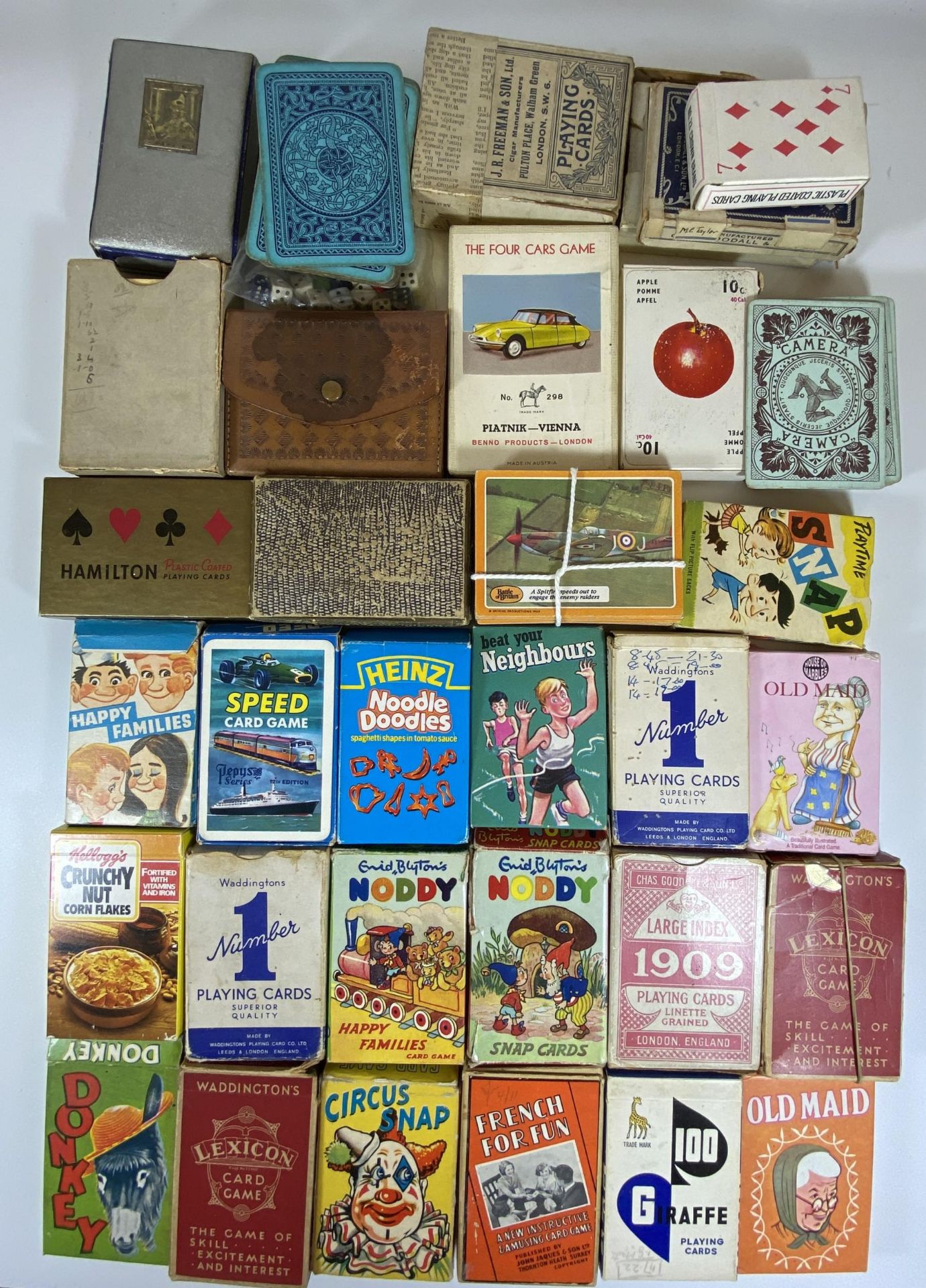 A LARGE COLLECTION OF VINTAGE PLAYING CARDS TO INCLUDE ENID BLYTON'S NODDY EXAMPLES ETC