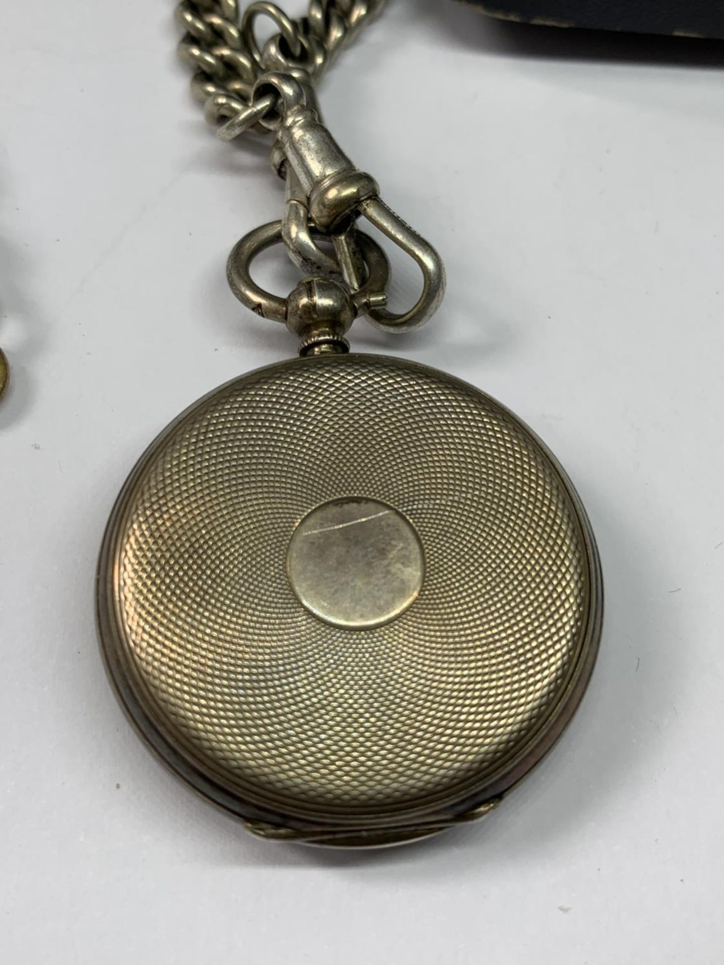 A SILVER POCKET WATCH WITH ALBERT CHAIN AND KEY IN A PRESENTATION BOX - Image 3 of 6