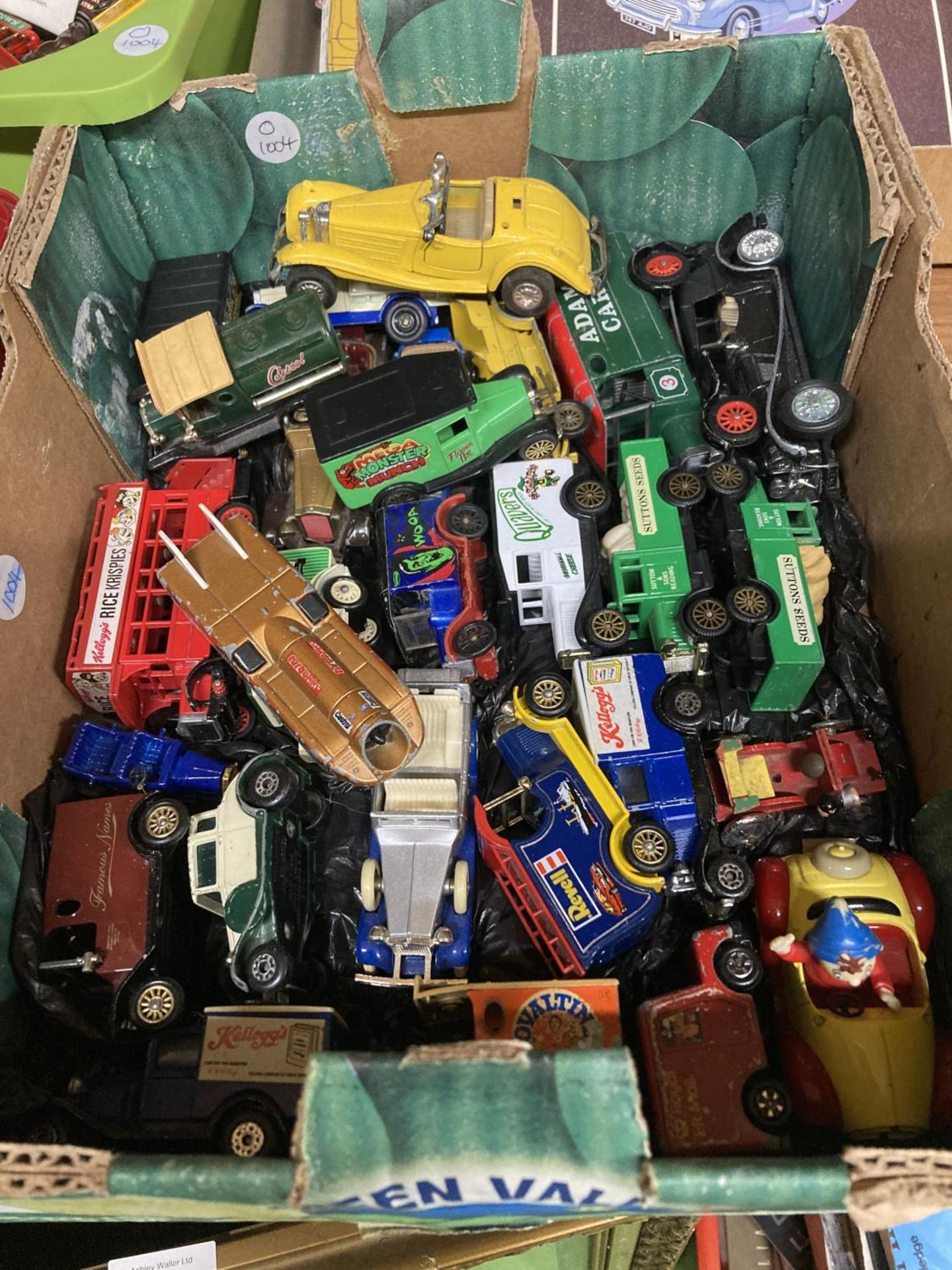 THREE BOXES OF ASSORTED DIECAST VEHICLES PLUS A BOX OF DIECAST MODEL BOOKLETS, CORGI ETC - Image 2 of 5