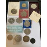 A COLLECTION OF COMMEMORATIVE COINS TO INCLUDE A BOXED FESTIVAL OF BRITIAN, SILVER JUBILEE, QUEEN