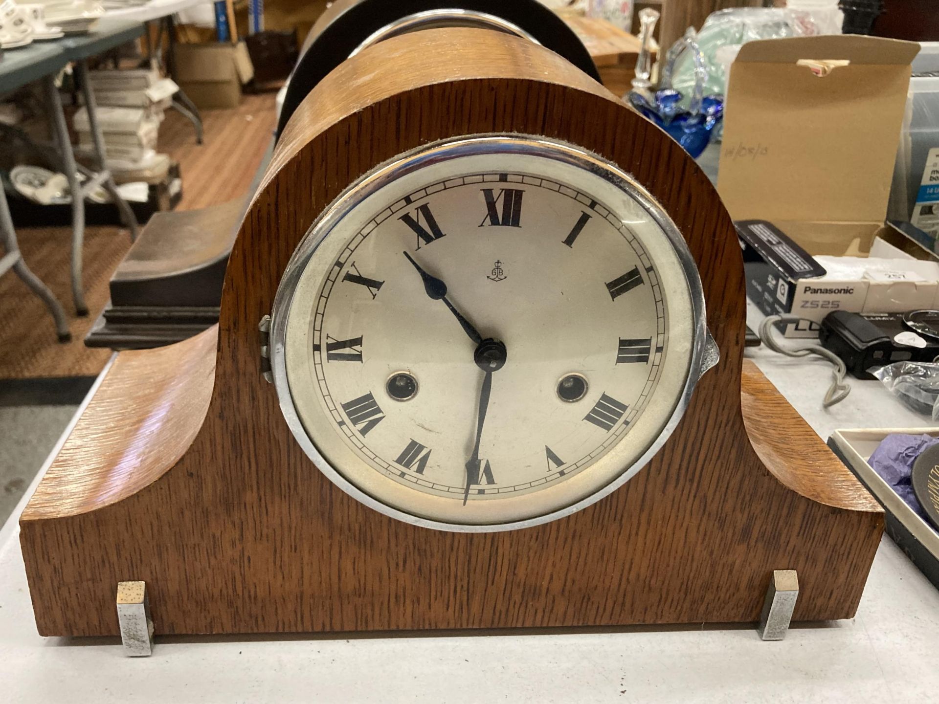 TWO VINTAGE MANTLE CLOCKS TO INCLUDE A BENTIMA, BOTH WITH PENDULUMS - Image 2 of 6