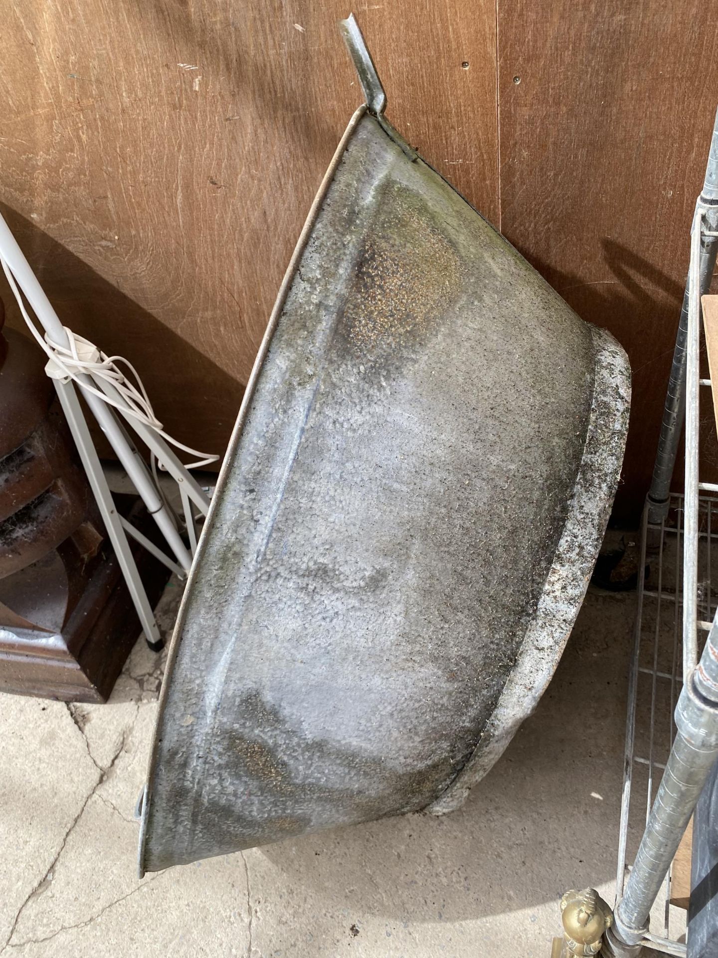 A VINTAGE GALVANISED TIN BATH - Bild 3 aus 3