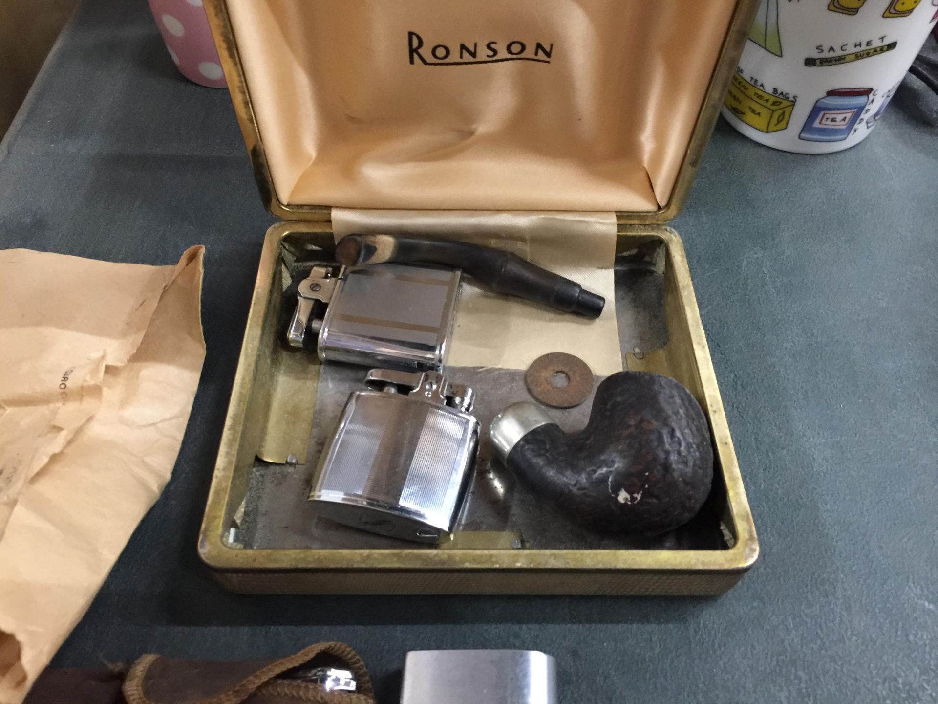 A COLLECTION OF VINTAGE LIGHTERS TO INCLUDE RONSON PLUS A RONSON BOX - Image 3 of 4
