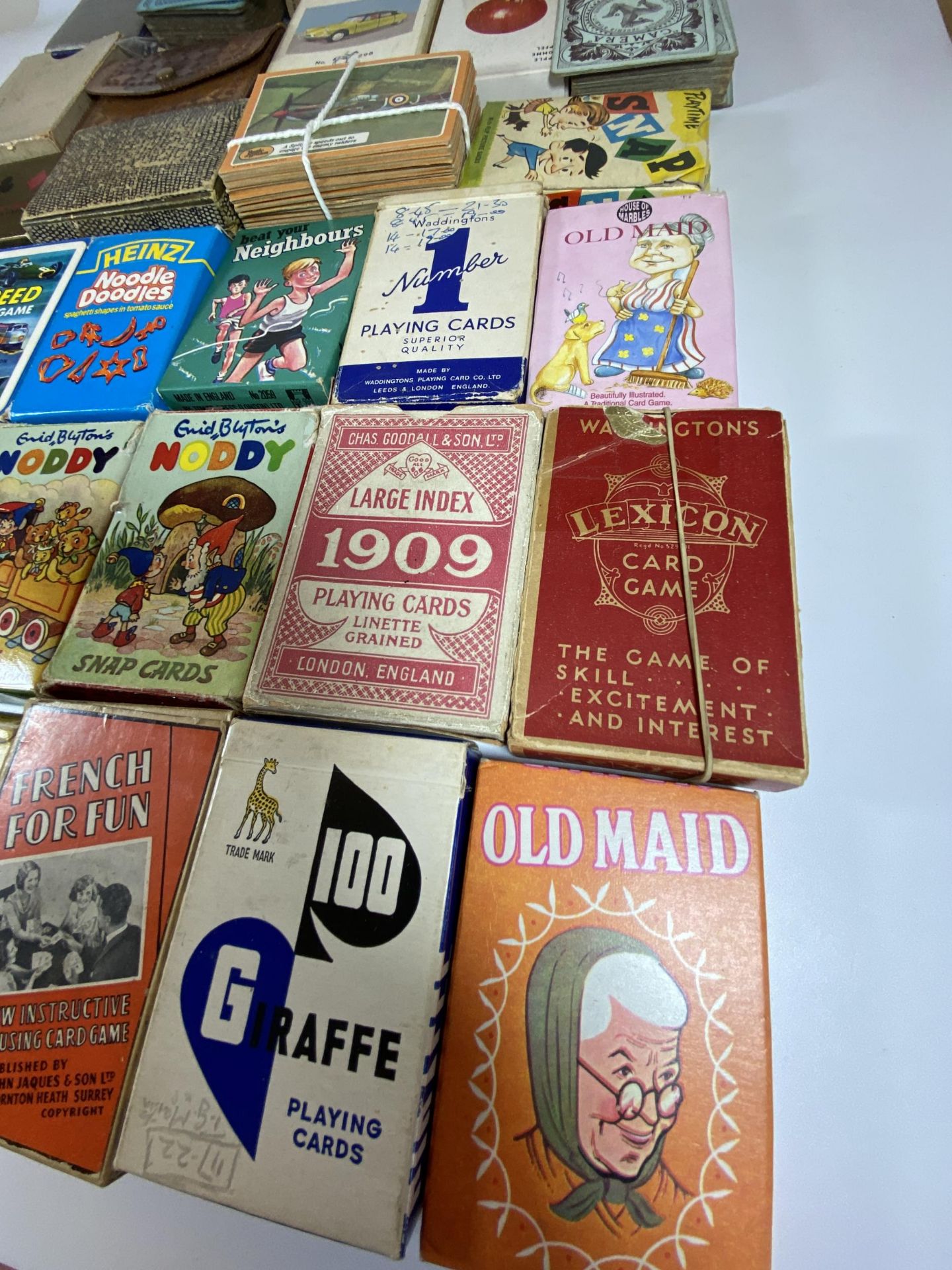 A LARGE COLLECTION OF VINTAGE PLAYING CARDS TO INCLUDE ENID BLYTON'S NODDY EXAMPLES ETC - Image 5 of 5