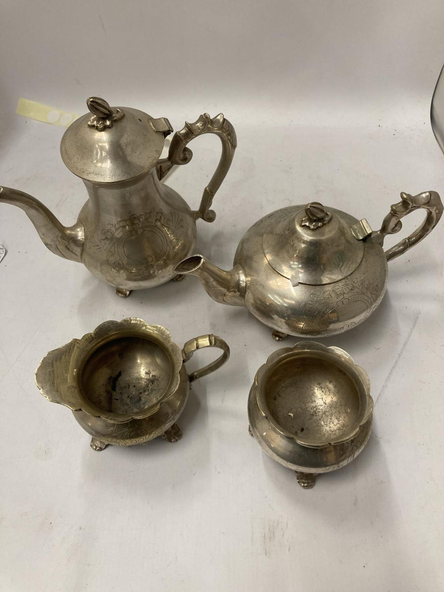 A SILVER PLATED TEA SET TO INCLUDE A TEA AND COFFEE POT, CREAM JUG AND SUGAR BOWL