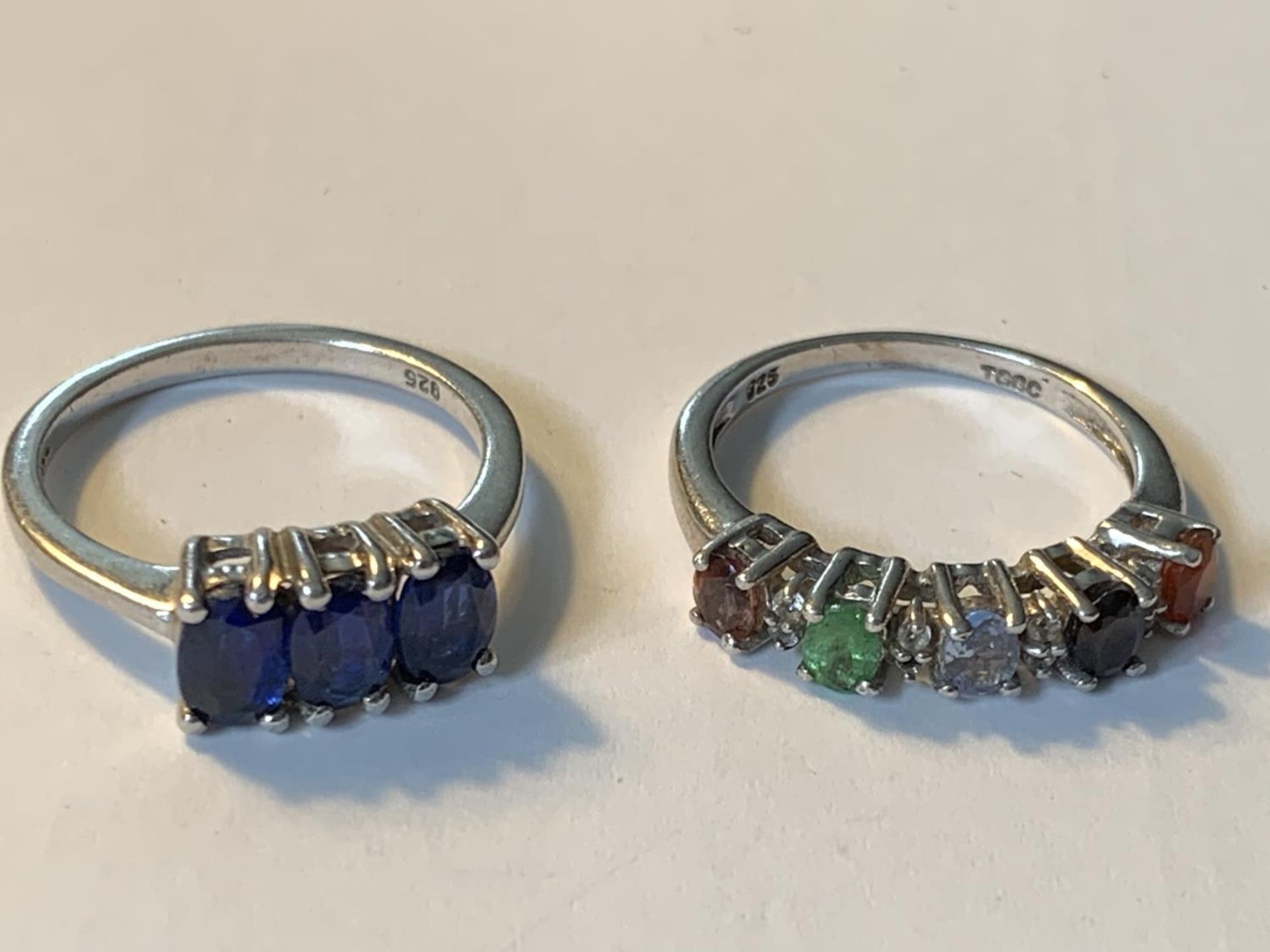 FOUR VARIOUS SILVER RINGS - Image 2 of 3