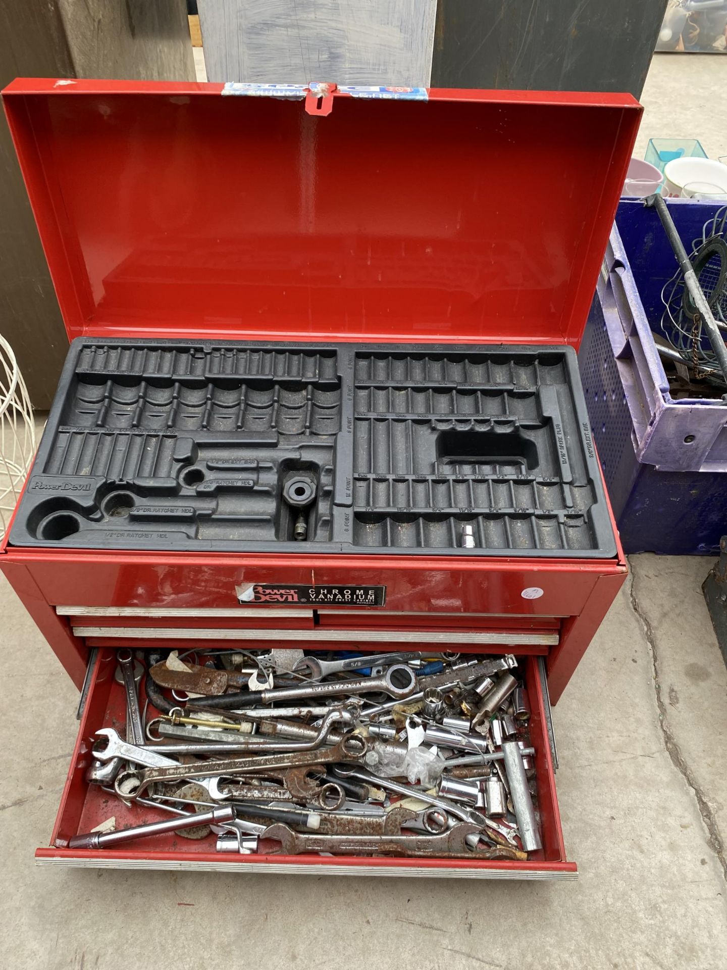A POWER DEVIL FOUR DRAWER TOOL CHEST CONTAING SPANNERS AND SOCKETS ETC - Image 2 of 4