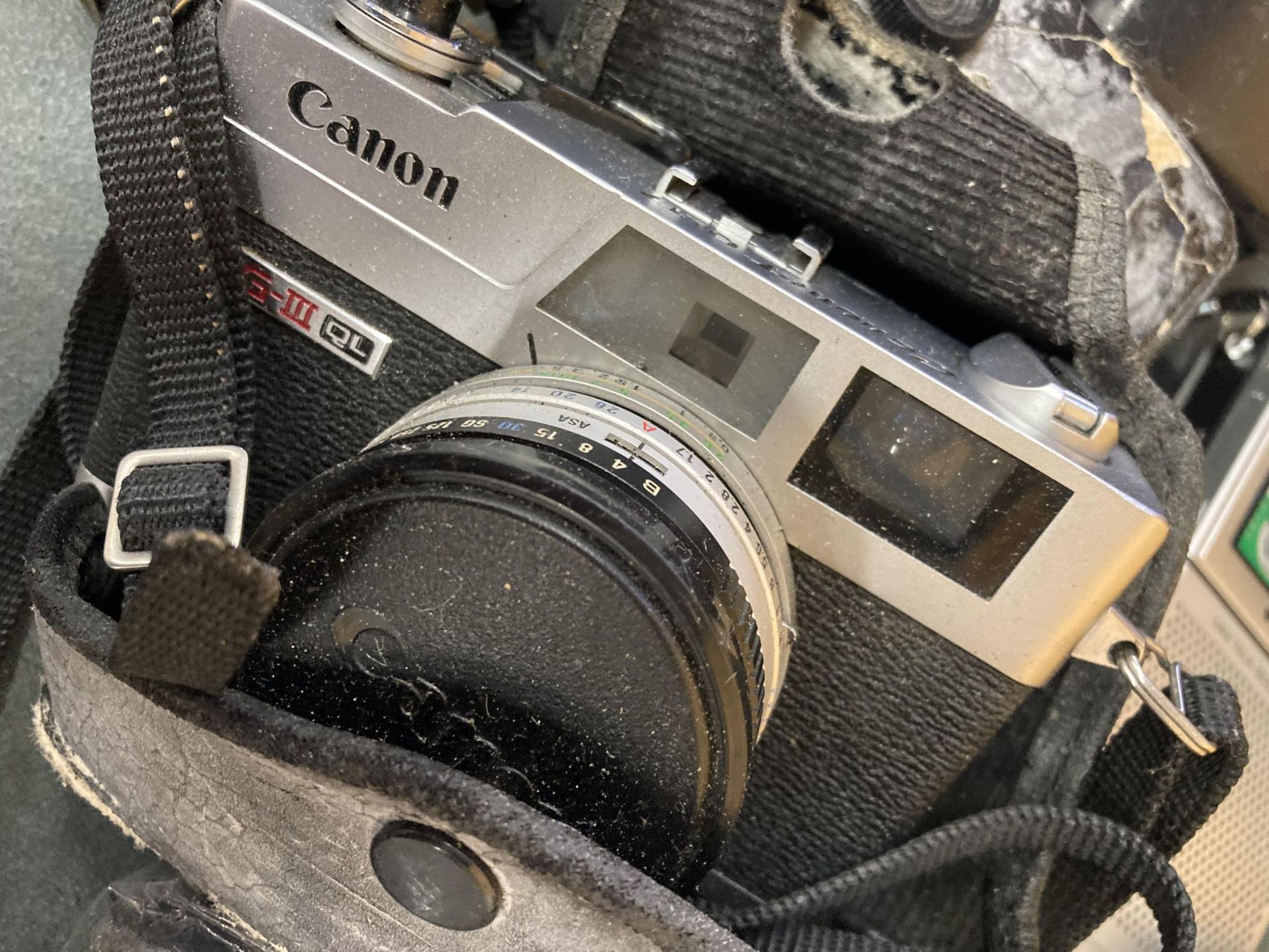 A MIXED GROUP OF CAMERAS, CANON, PRAKTICA ETC - Bild 4 aus 5