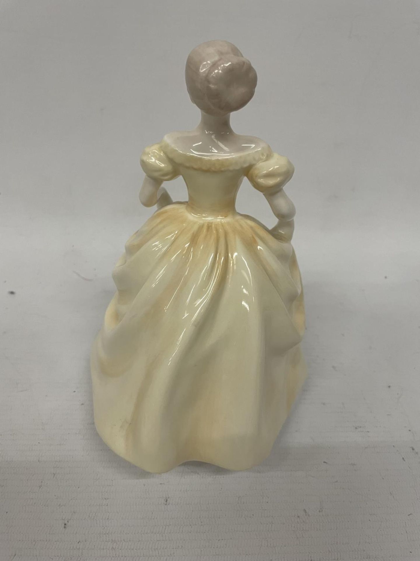 A COLAPORT LADIES OF FASHION EMILY FIGURINE - Image 2 of 3