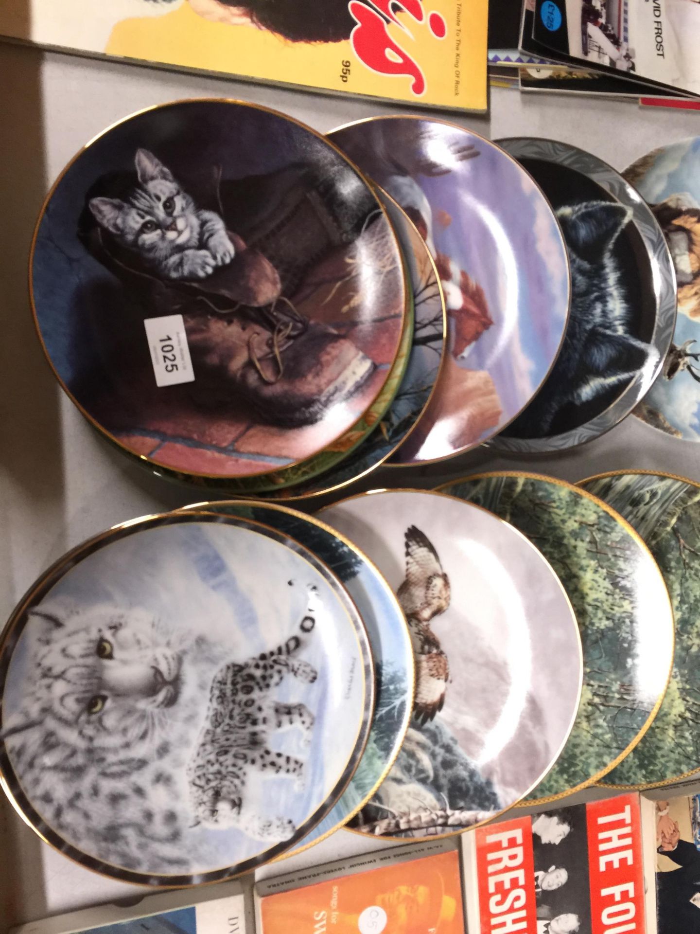 A COLLECTION OF WILD ANIMAL CABINET/WALL PLATES - Bild 2 aus 3