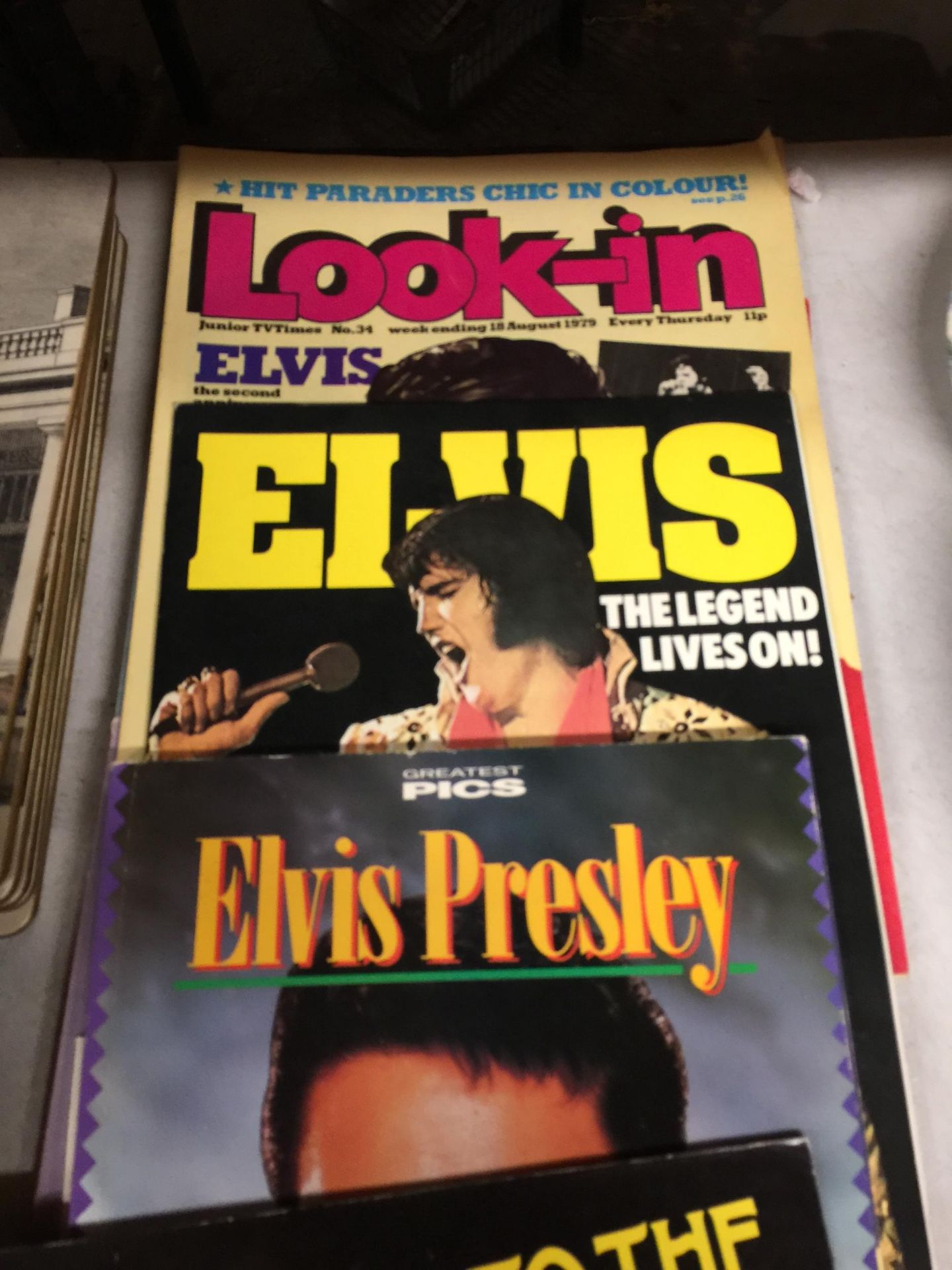 A COLLECTION OF ELVIS PRESELY MAGAZINES - Image 3 of 3