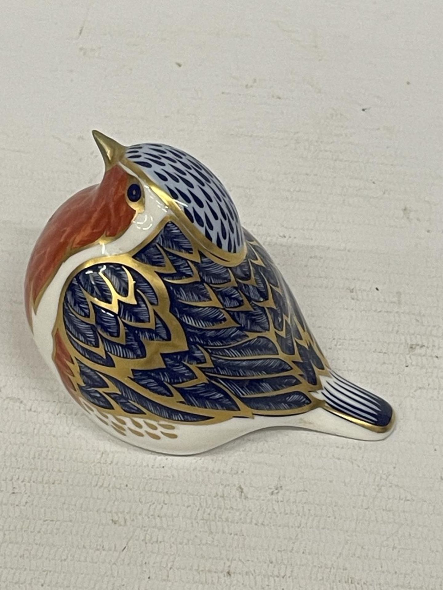 A ROYAL CROWN DERBY ROBIN PAPERWEIGHT, NO STOPPER - Image 2 of 3