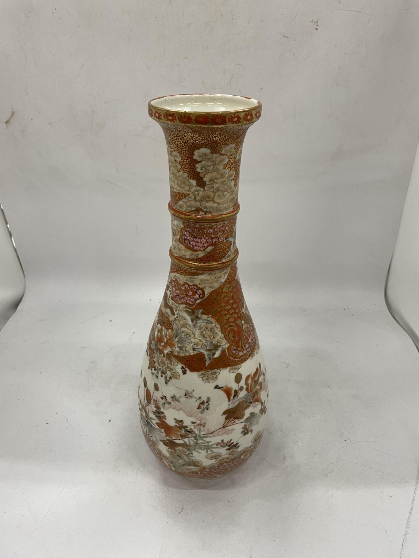 A JAPANESE MEIJI PERIOD (1868-1912) KUTANI BIRD AND FLORAL DESIGN TALL VASE, SIX CHARACTER MARK TO - Image 2 of 5