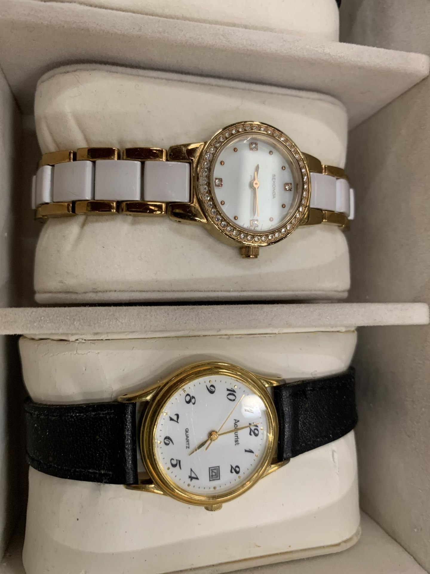 FIVE LADIES WRISTWATCHES IN A WOODEN CASE - Image 2 of 6