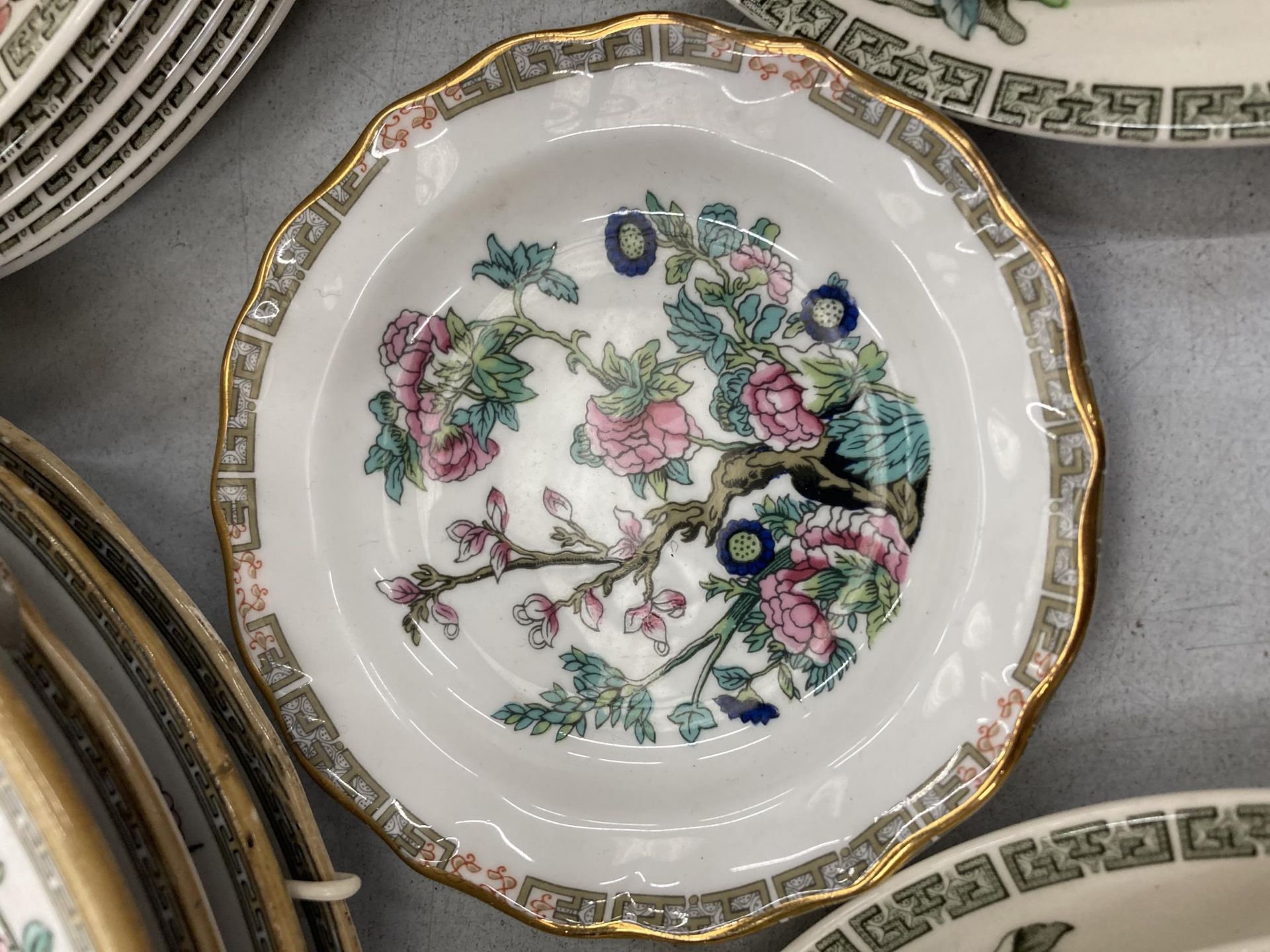 A QUANTITY OF JOHNSON BROS 'INDIAN TREE' PATTERN TEAWARE TO INCLUDE VARIOUS SIZED PLATES, BOWLS, - Image 3 of 6