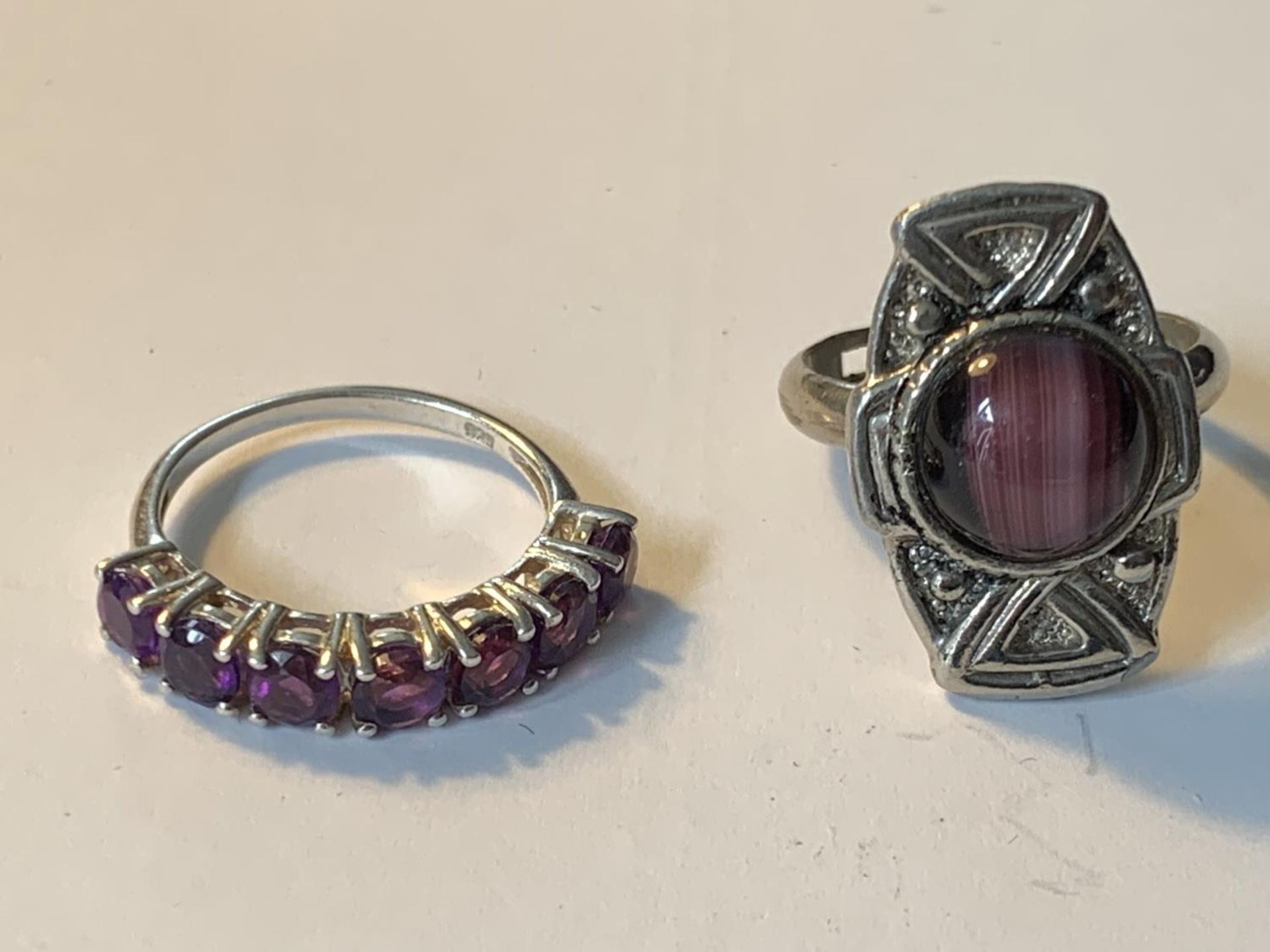 FOUR VARIOUS SILVER RINGS - Image 3 of 3