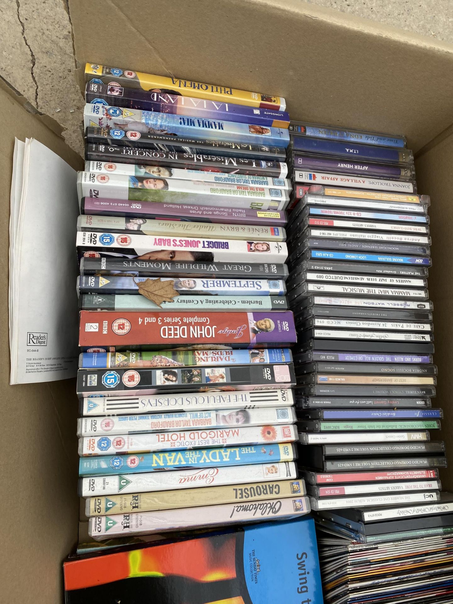 AN ASSORTMENT OF CDS AND DVDS - Bild 2 aus 2