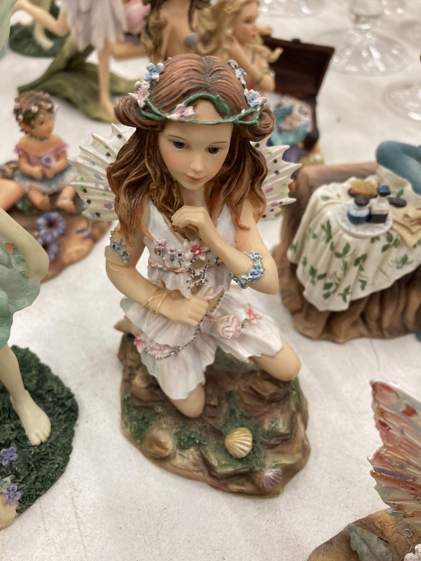 A LARGE COLLECTION OF LEONARDO FIGURES TO INCLUDE FAIRIES, ETC - SOME LIMITED EDITION - Image 2 of 5