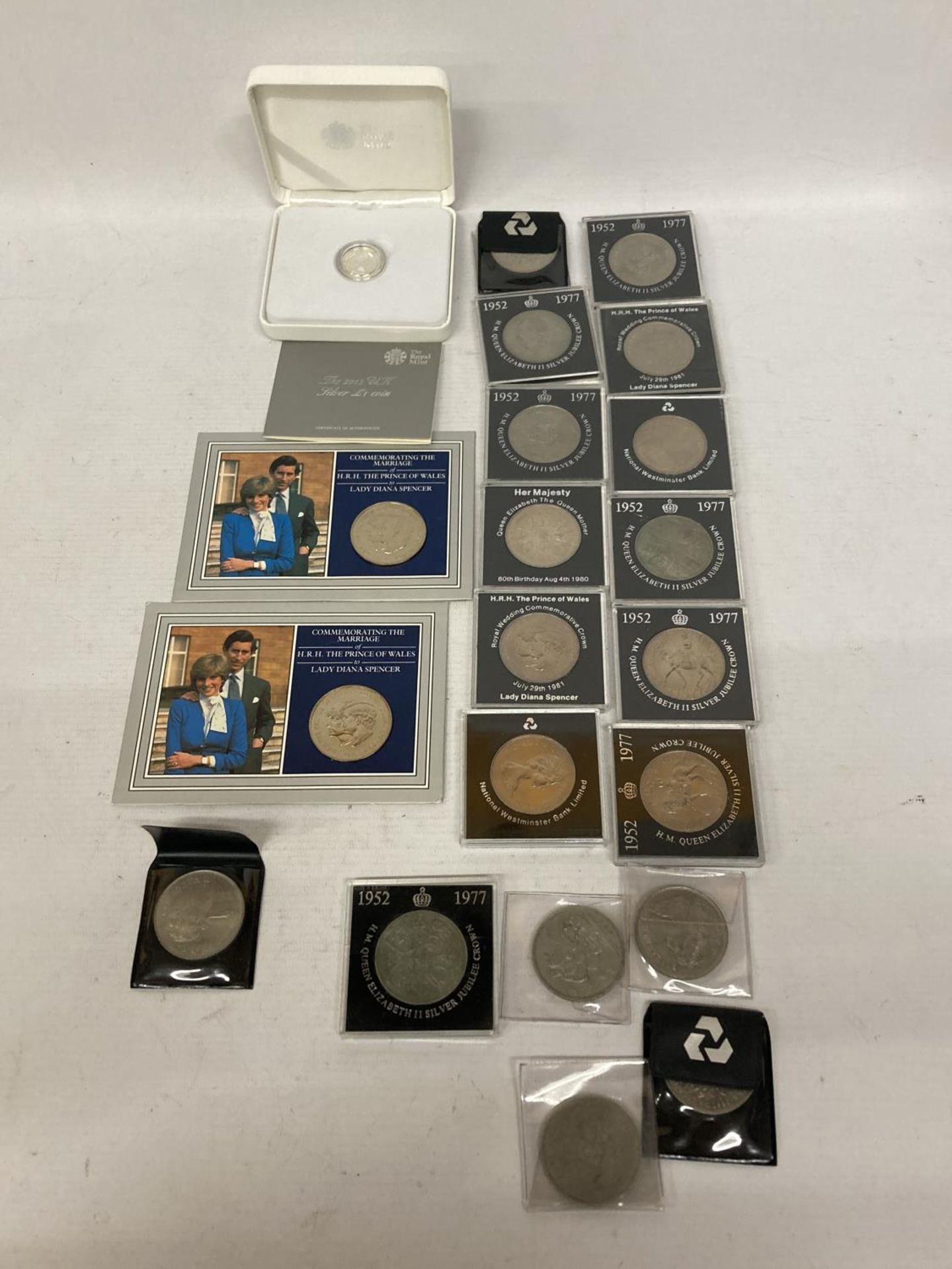 A SELECTION OF 18 MODERN CROWNS PLUS 1 X ’51 AND 2 X ’53 . ALSO INCLUDED THE 2013 , BOXED WITH COA ,