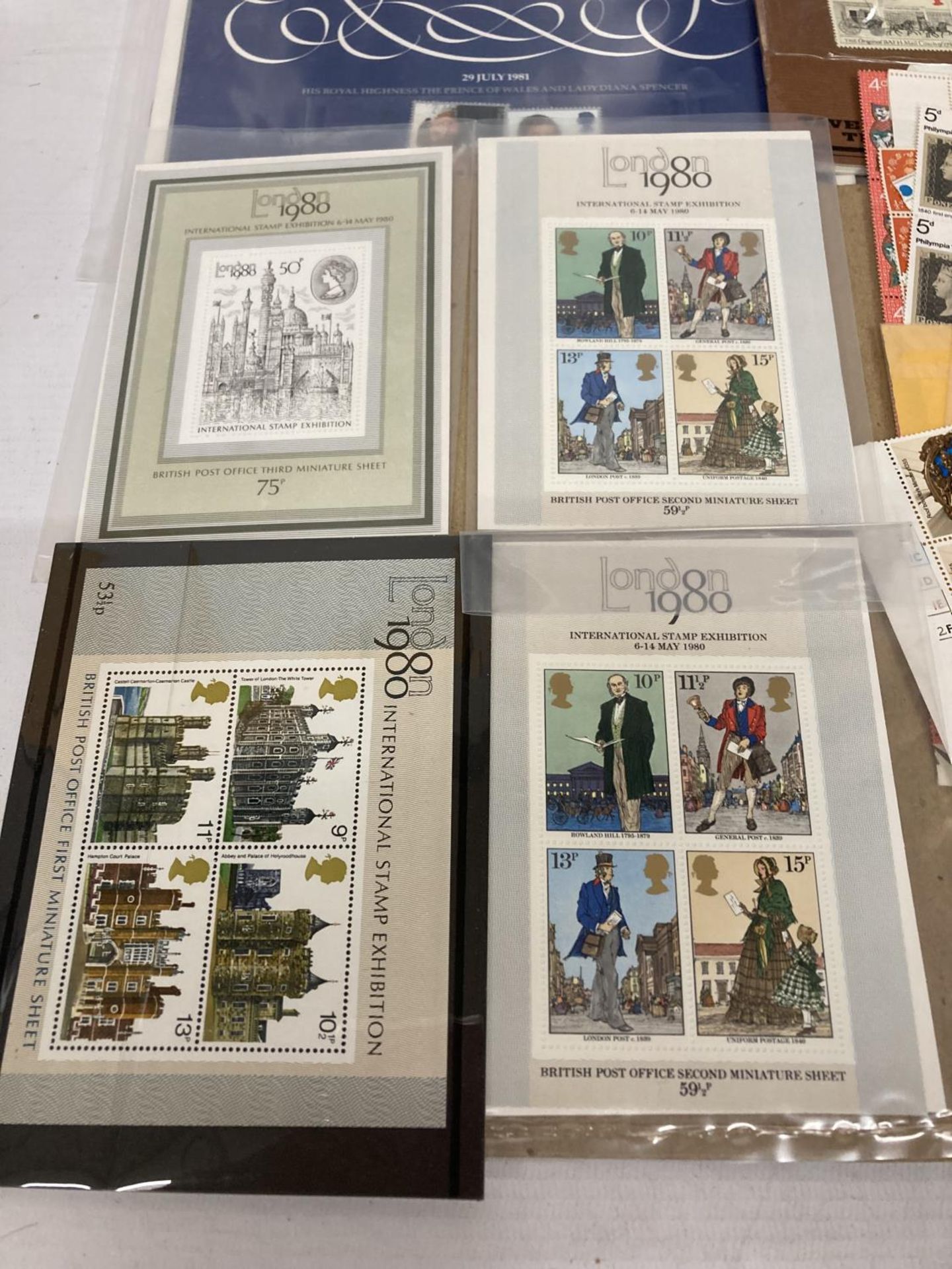 A MIXED LOT OF STAMPS TO INCLUDE THE ROYAL WEDDING SOUVENIR FOLDER, ANNIVERSARY OF THE CORONATION - Image 3 of 8