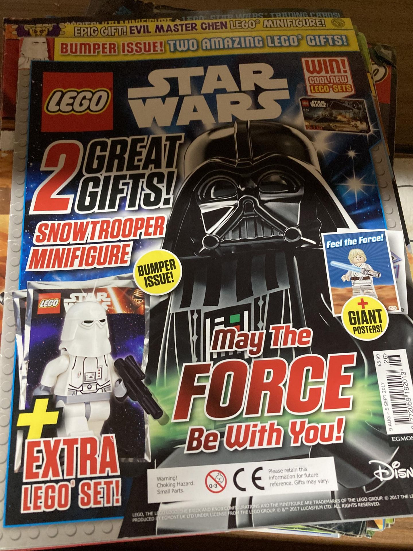 A GROUP OF LEGO BOOKLETS AND MAGAZINES - Image 4 of 5