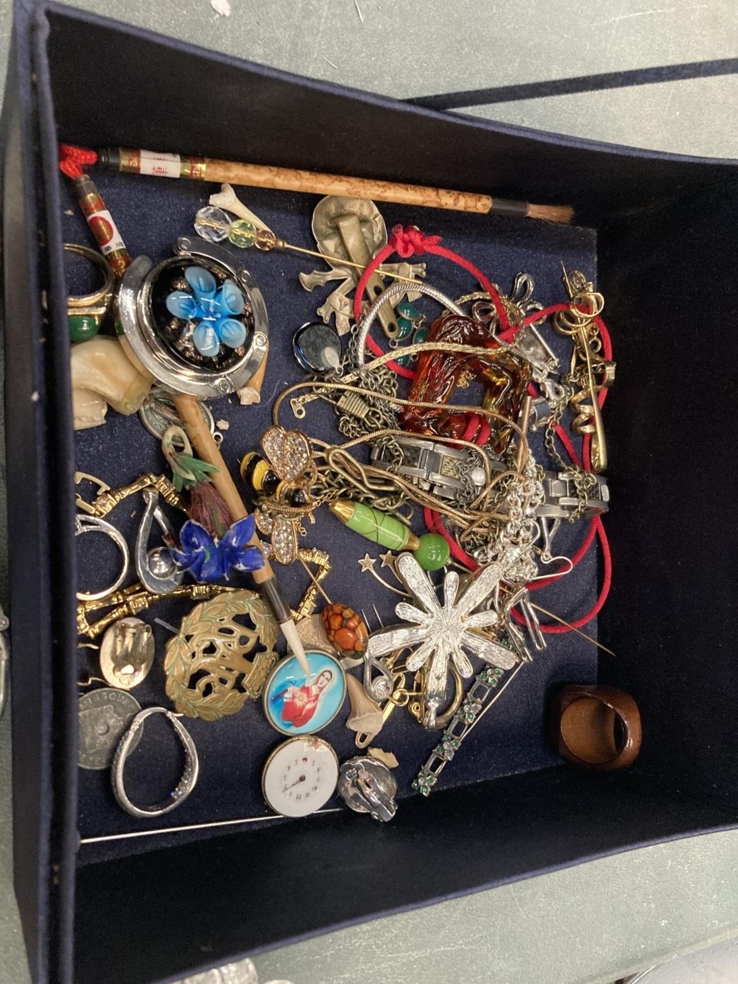 A GROUP OF COSTUME JEWELLERY, BUTTERFLY PAPERWEIGHT ETC - Image 2 of 4