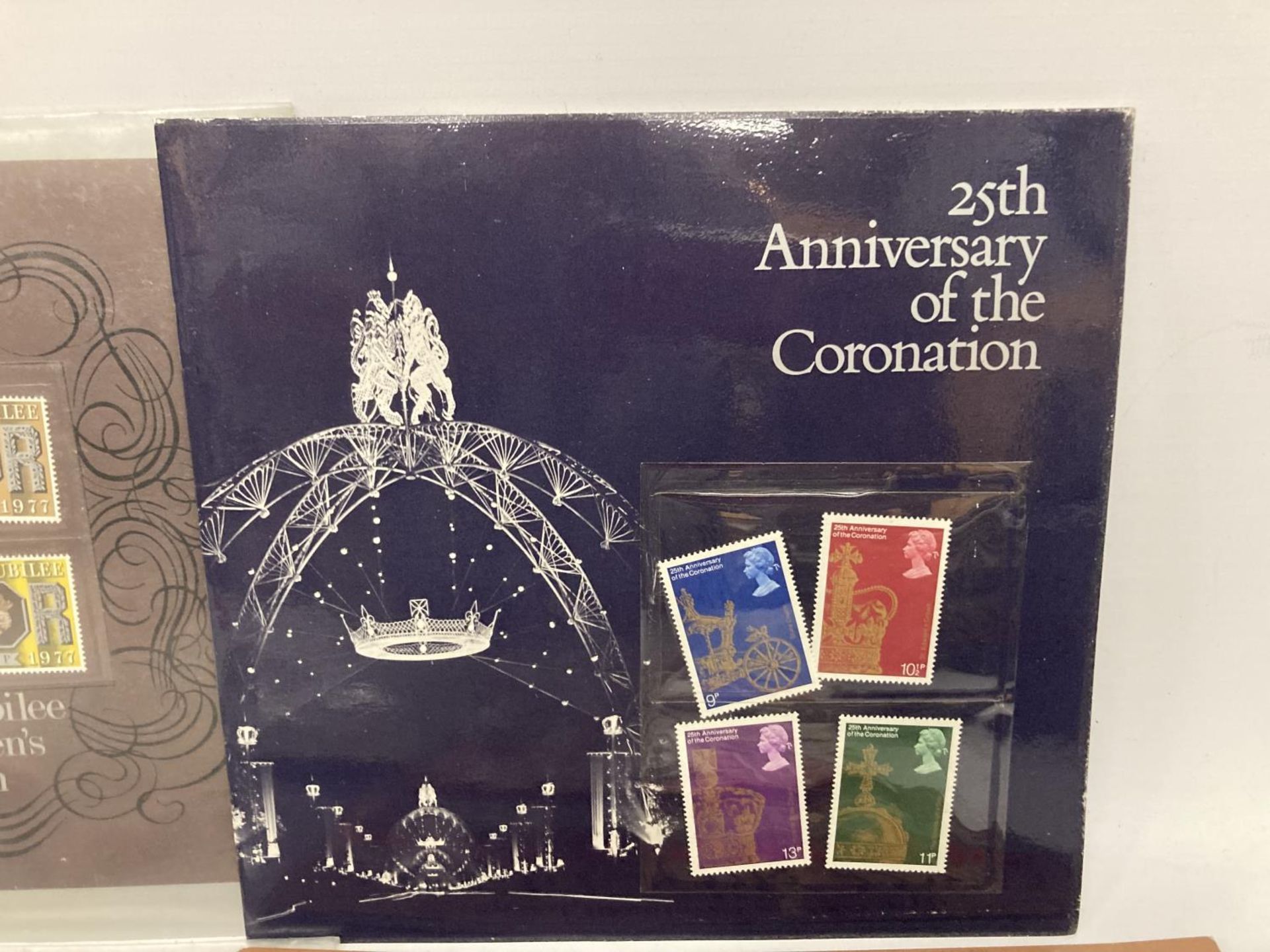 A MIXED LOT OF STAMPS TO INCLUDE THE ROYAL WEDDING SOUVENIR FOLDER, ANNIVERSARY OF THE CORONATION - Image 4 of 8