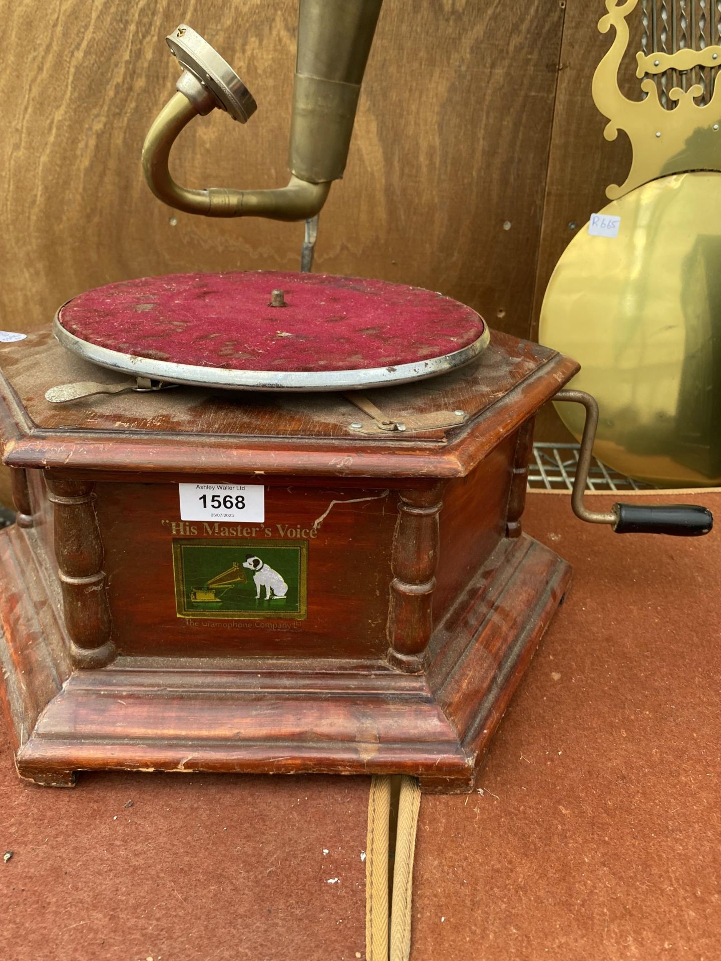 A VINTAGE 'HIS MASTERS VOICE' GRAMOPHONE - Image 2 of 5