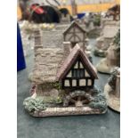 A QUANTITY OF LILLIPUT LANE COTTAGES - 11 IN TOTAL
