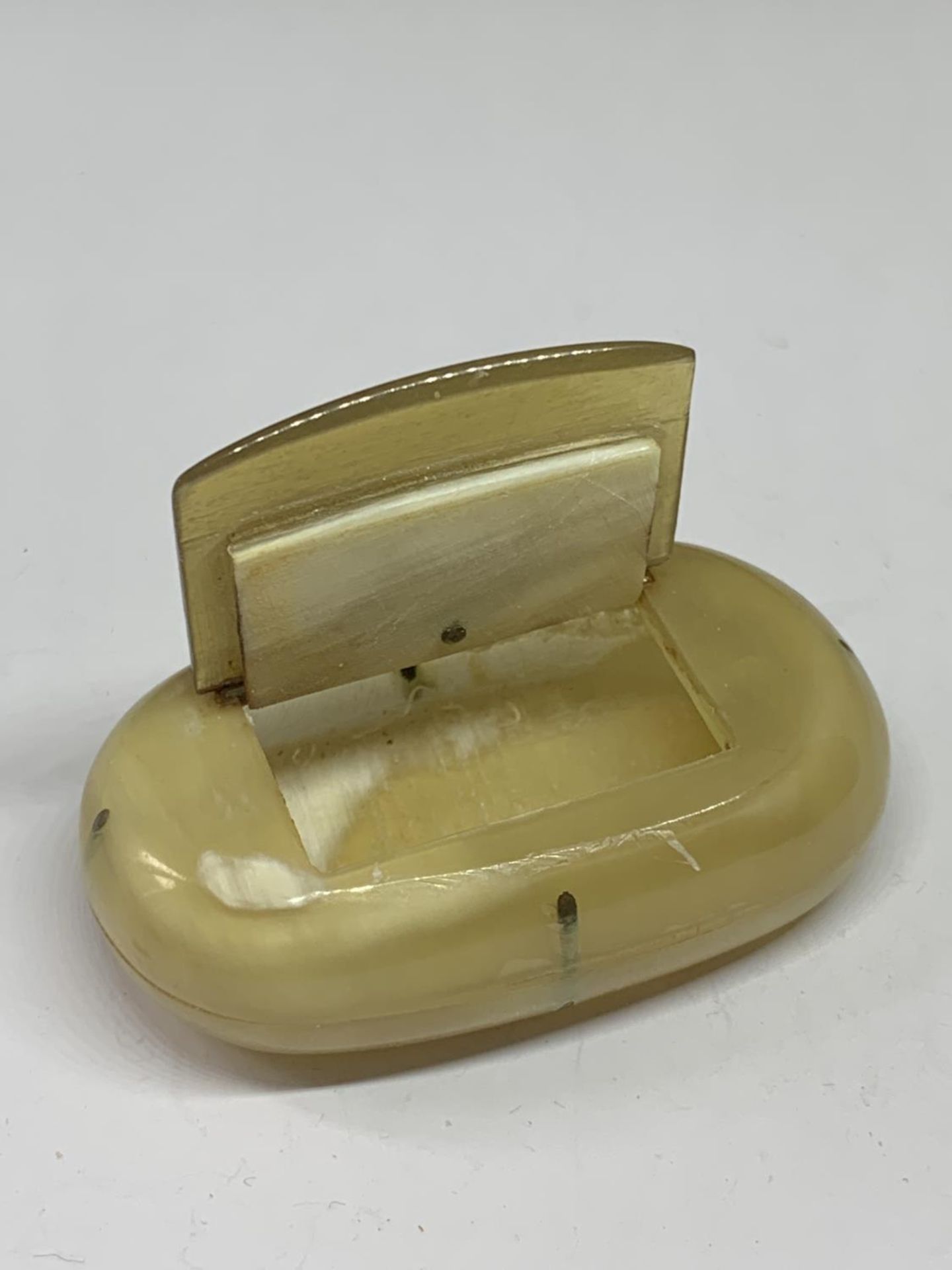 A HORN SNUFF BOX - Image 2 of 3