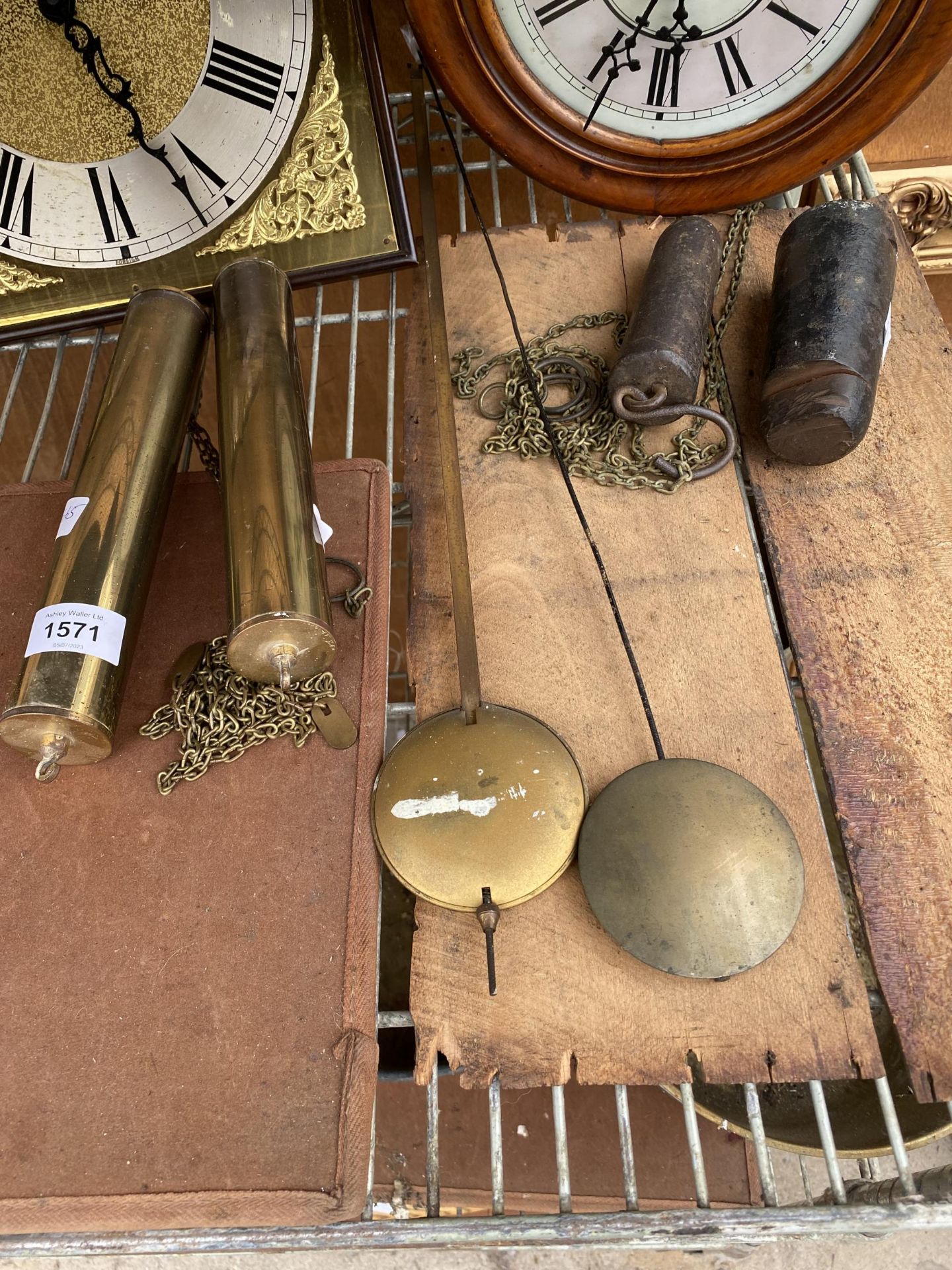 AN ASSORTMENT OF VINTAGE CLOCK SPARES TO INCLUDE WEIGHTS AND FACES ETC - Image 4 of 4