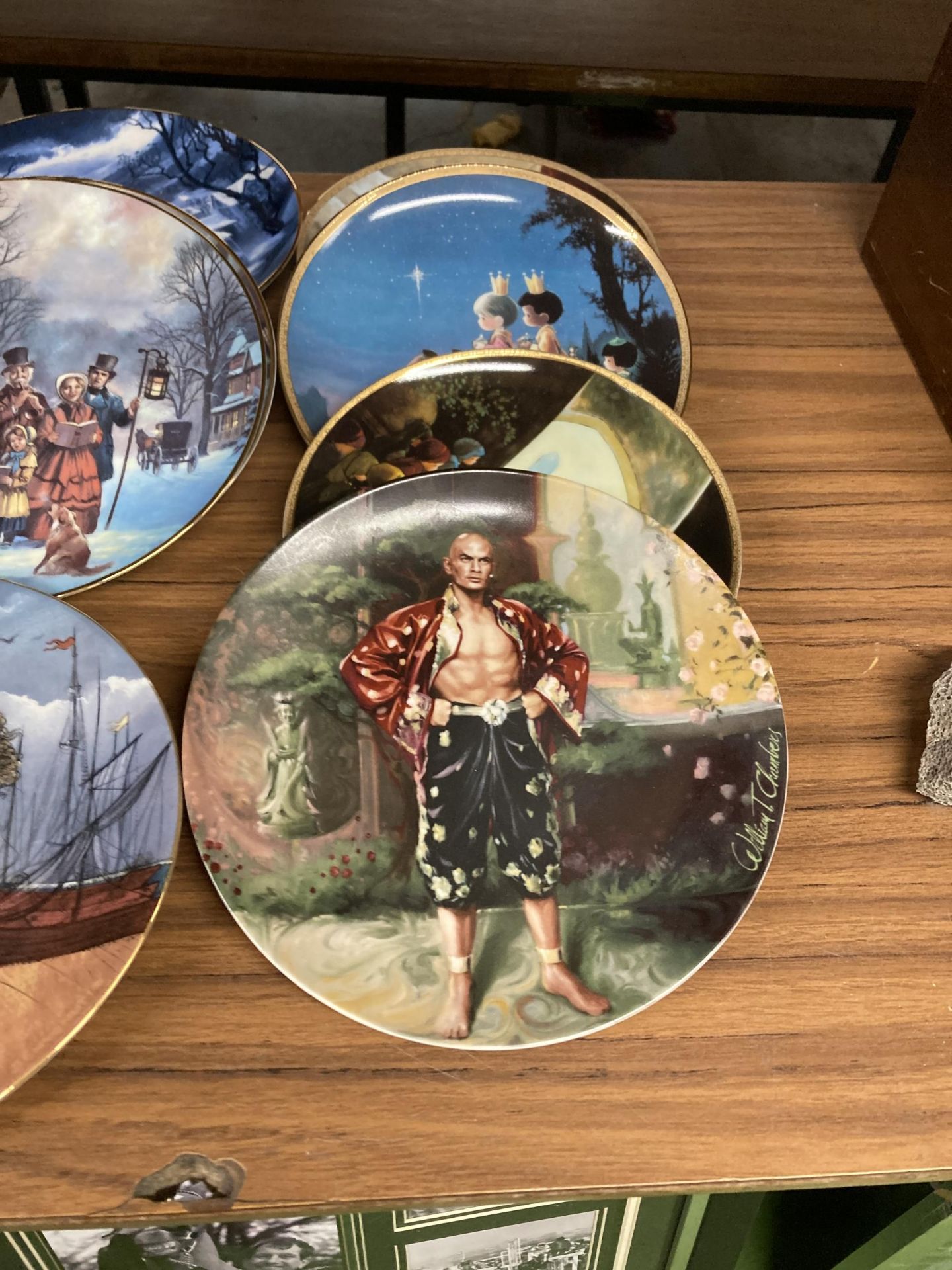 A COLLECTION OF CABINET PLATES - Image 4 of 4