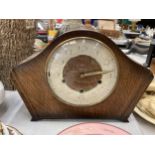 A VINTAGE MAHOGANY CASED 'SMITHS' MANTLE CLOCK WITH PENDULUM