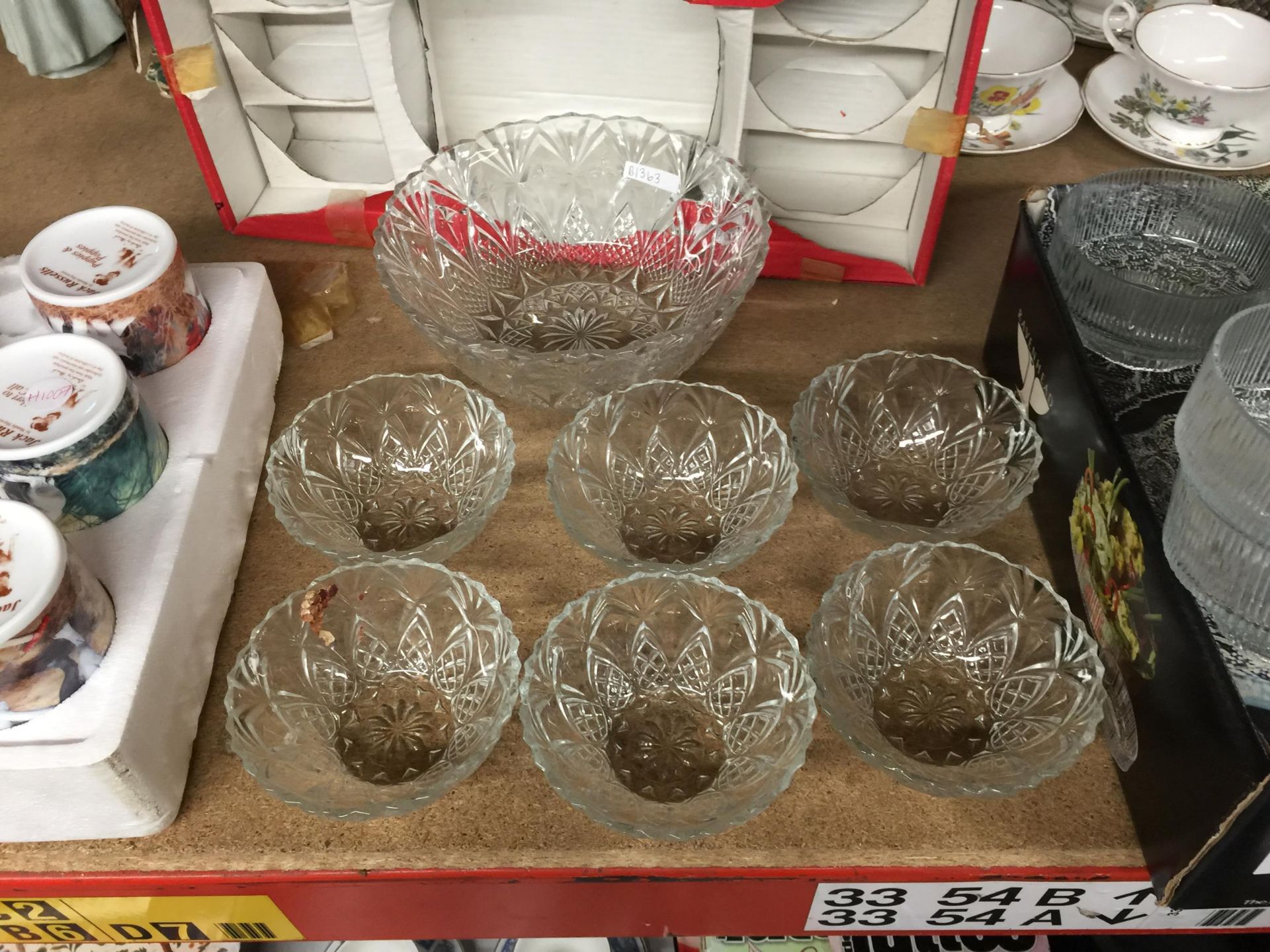 TWO SETS OF TRIFLE AND DESSERT BOWLS IN BOXES TO INCLUDE RAVENHEAD TOPAZ - Image 2 of 4