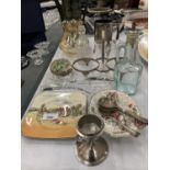 A MIXED LOT TO INCLUDE A GLASSWARE VILLEROY AND BOCH BOWL, OTHER GLASSWARE, CERAMICS, ETC