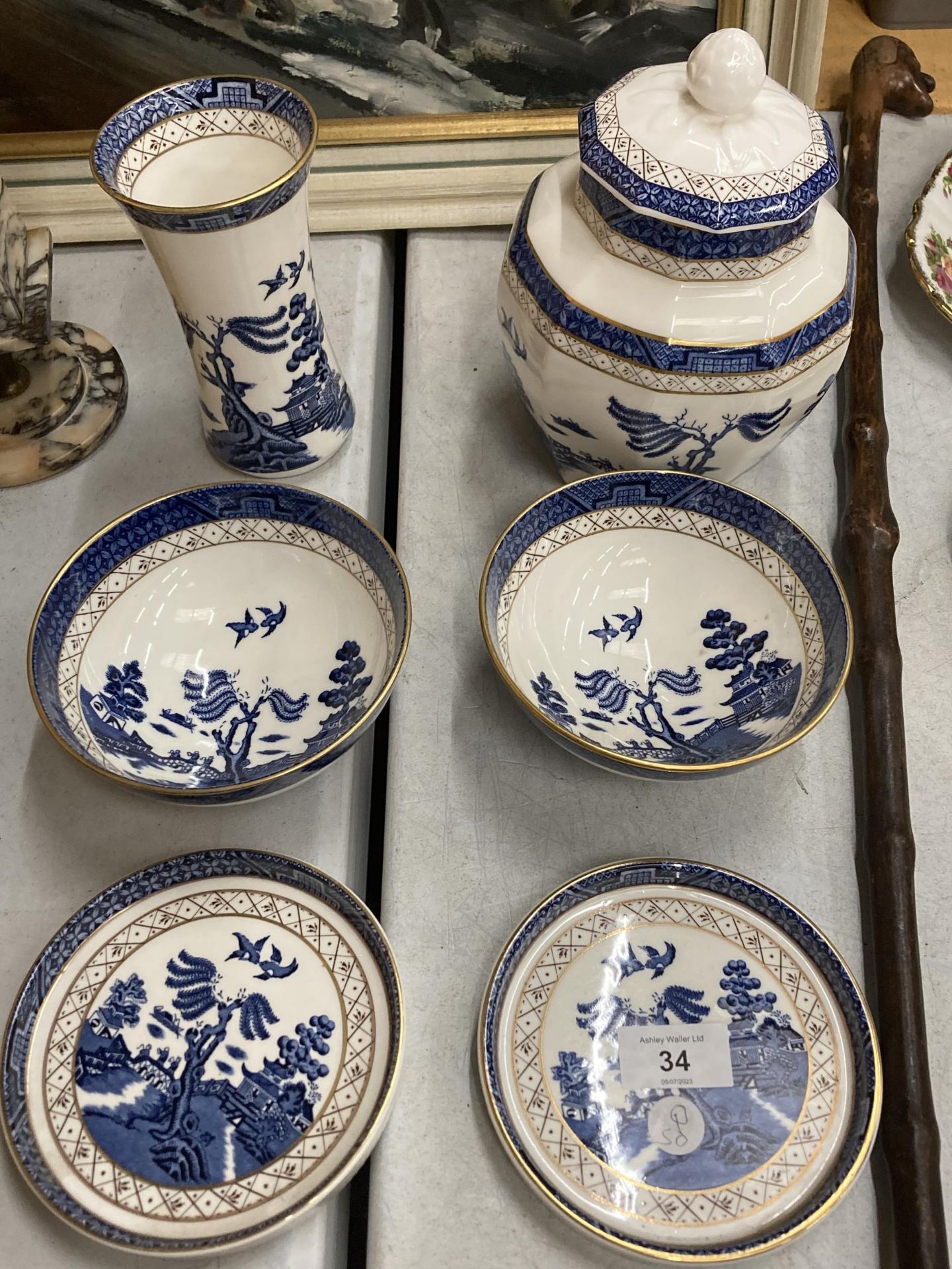 A GROUP OF ROYAL DOULTON BOOTHS 'REAL OLD WILLOW' PATTERN CERAMICS