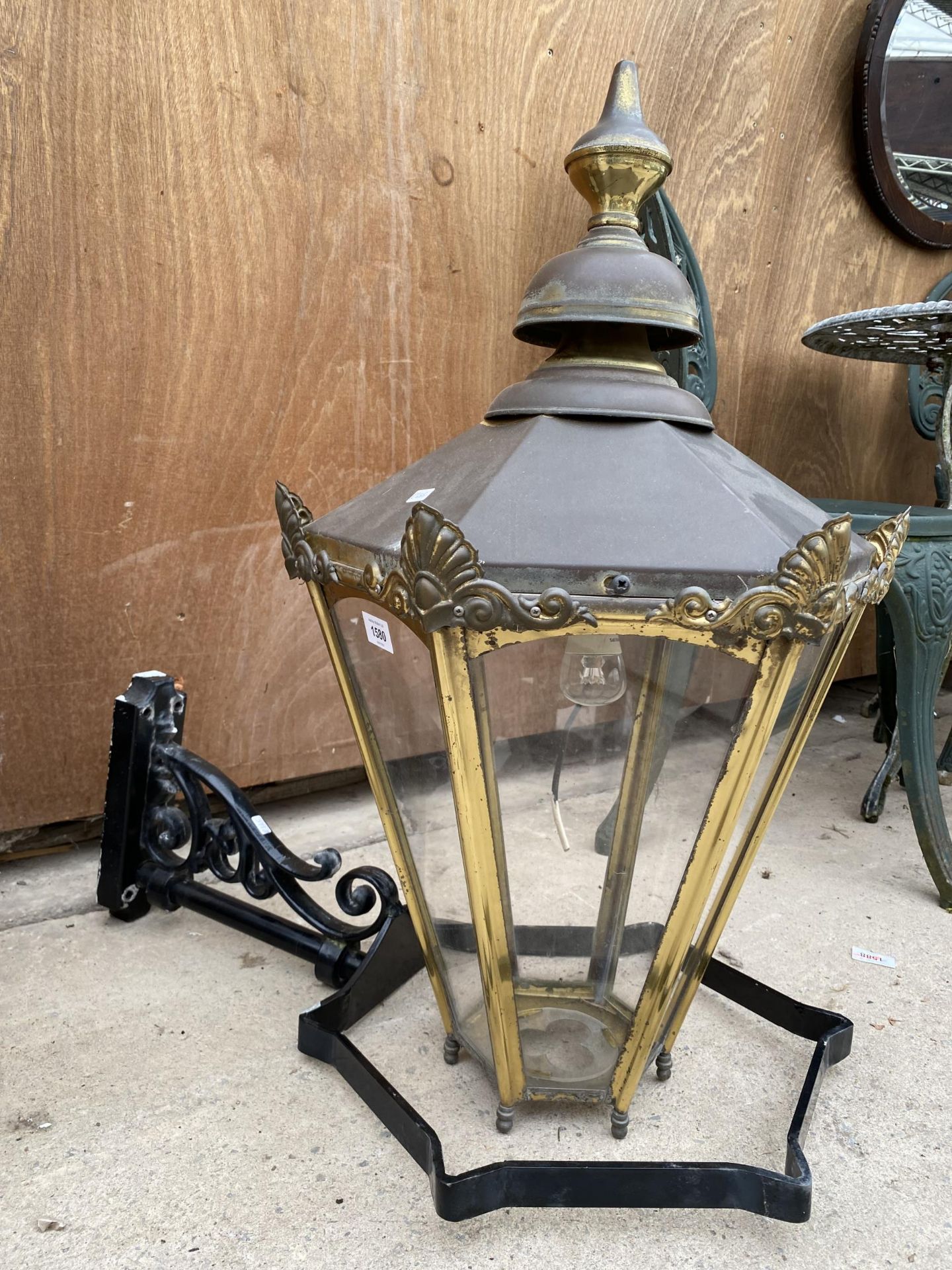 A DECORATIVE BRASS LIGHT FITTING AND CAST ALLOY BRACKET