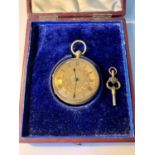 AN 18 CARAT GOLD MARKED CHESTER POCKET WATCH WITH DECORATIVE FACE AND ROMAN NUMERALS, KEY AND